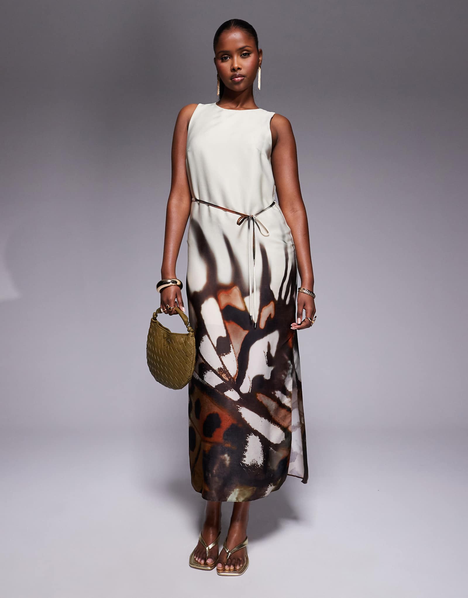 River Island racer neck floral print slip dress in cream 15290₽