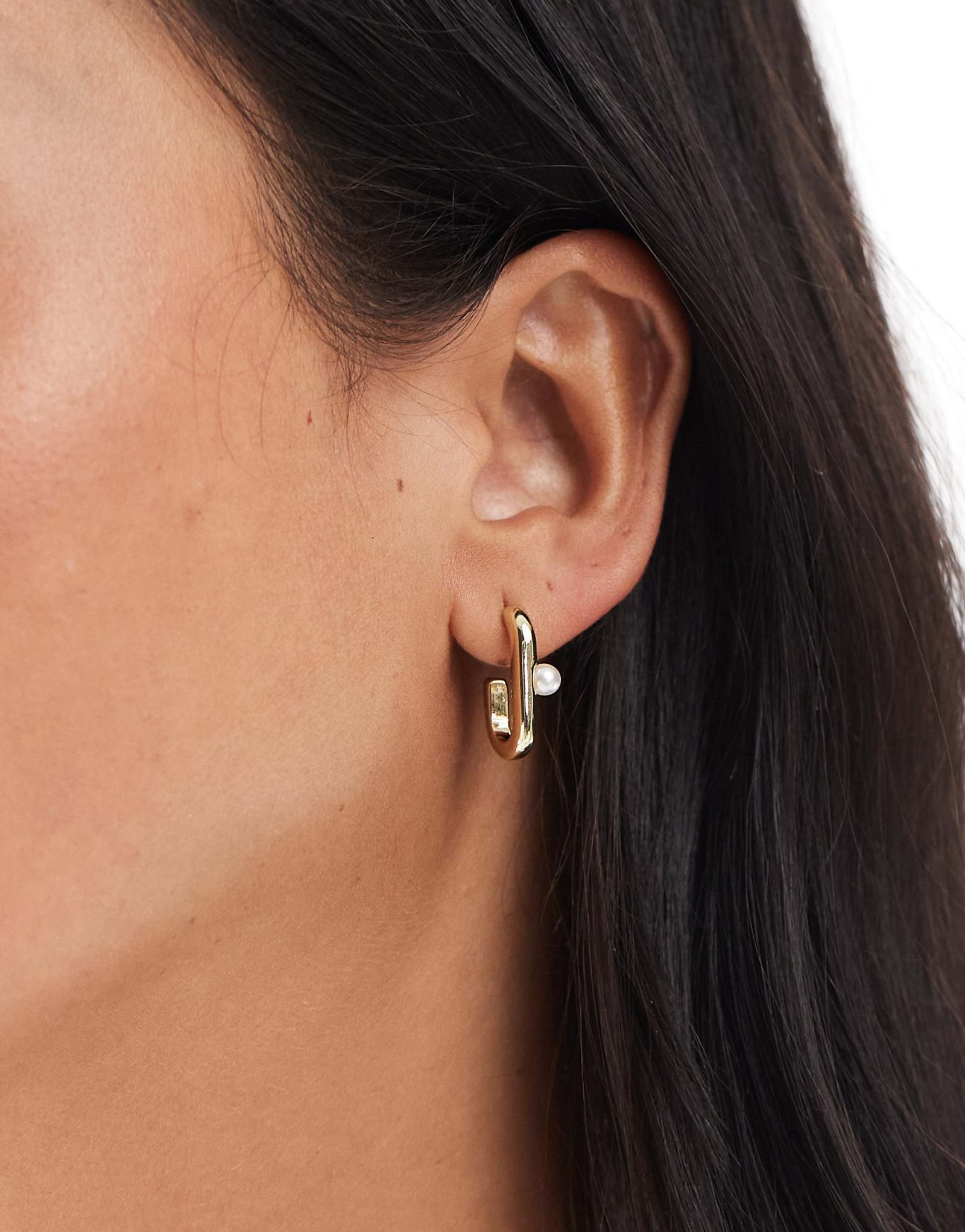 Pieces pearl detail rectangle hoops in gold tone 1990₽