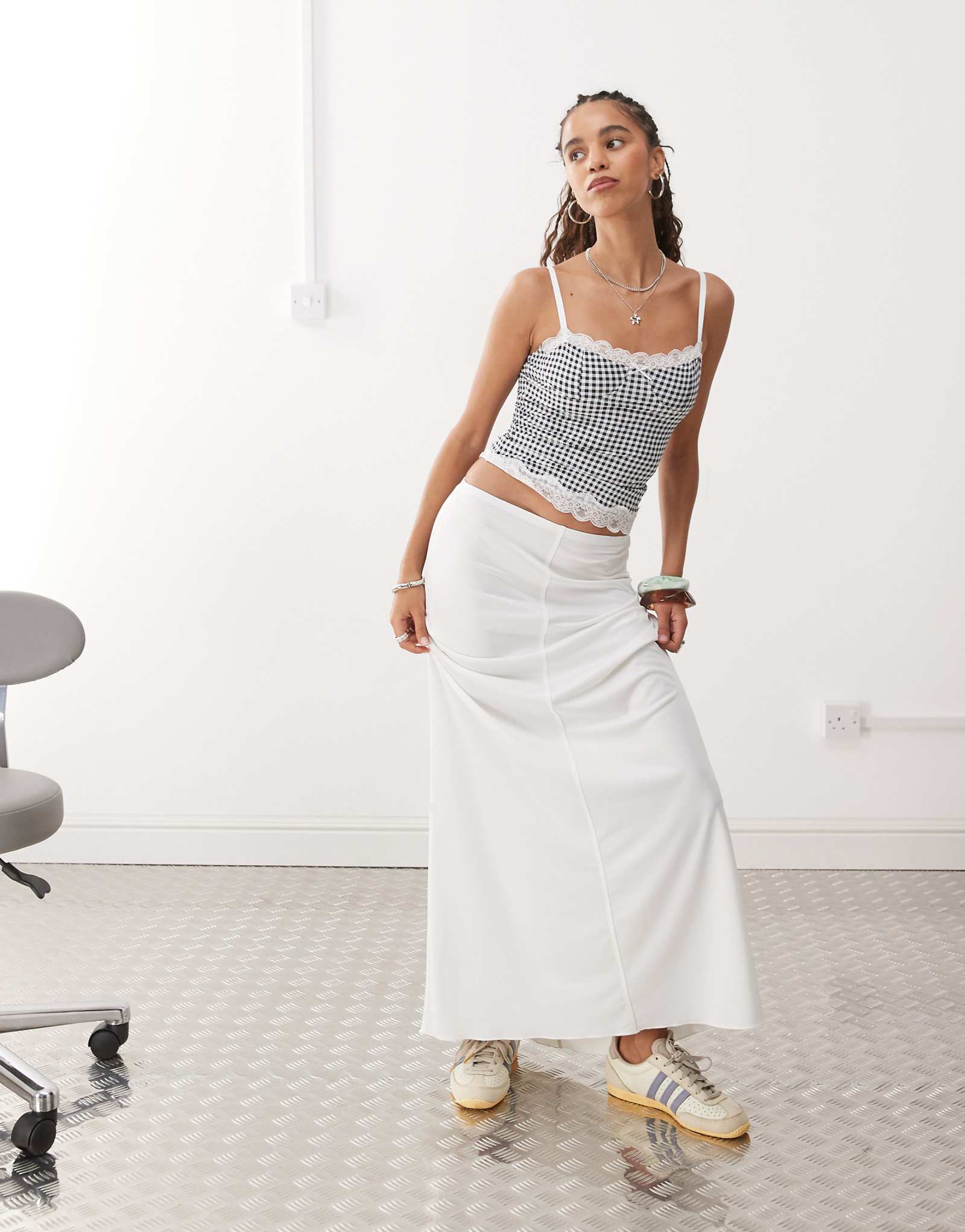 Monki floaty maxi skirt in white 6690₽