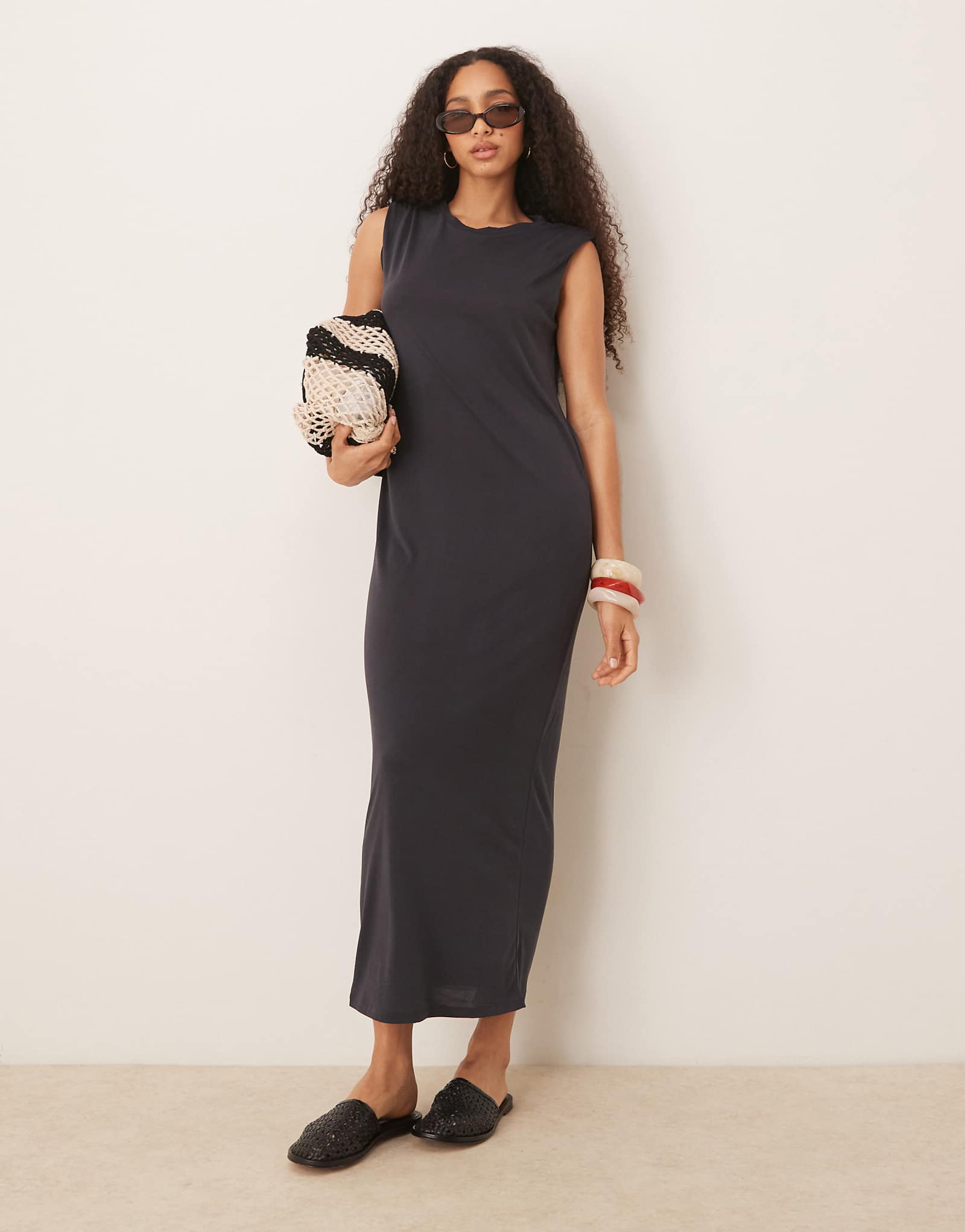 Mango round neck straight fit dress in washed black 7790₽