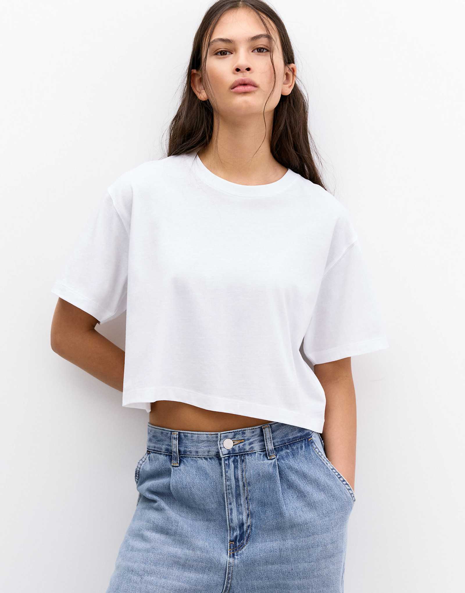 Pull-Bear short sleeve boxy t-shirt in white 4290₽