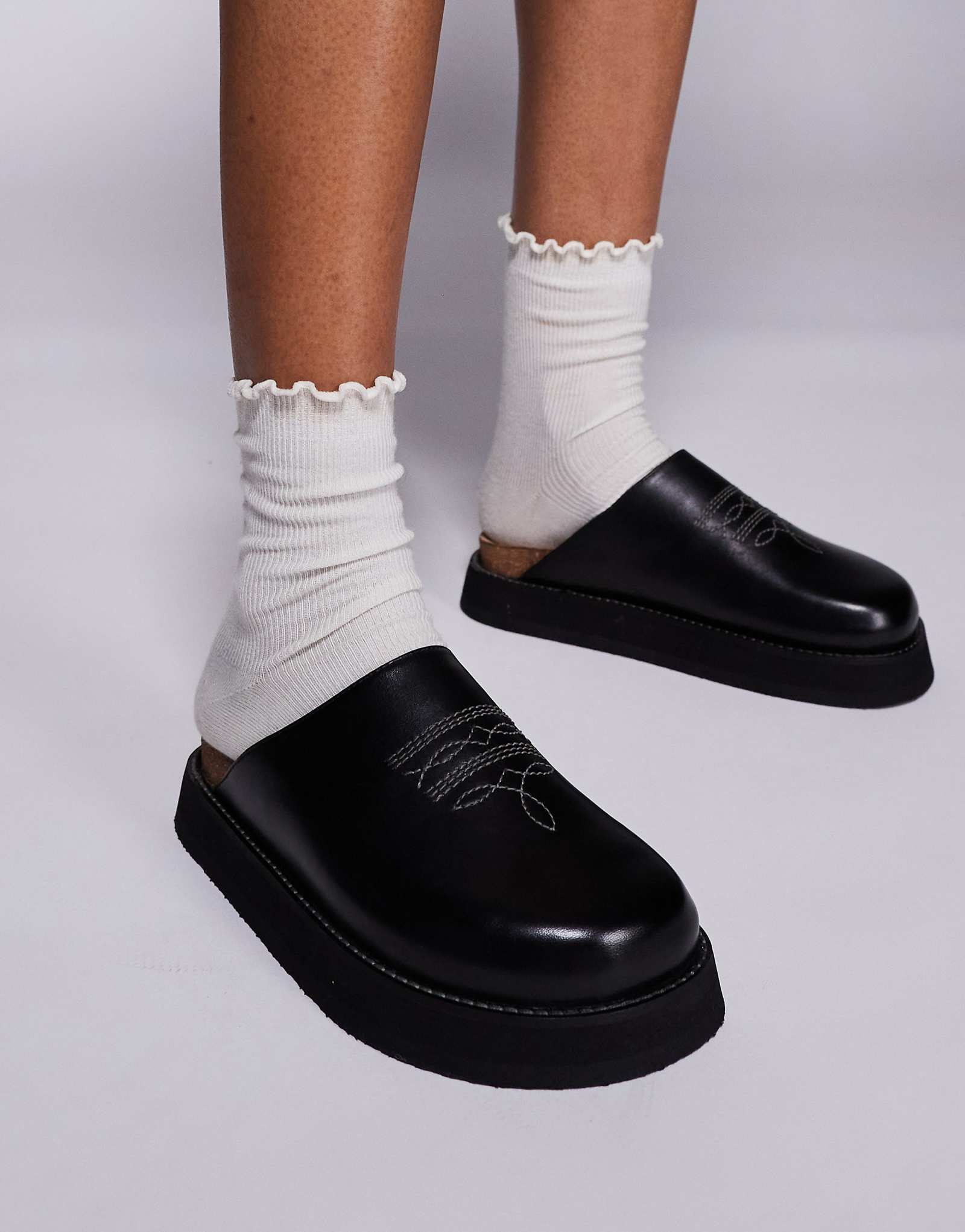 Walk London Madrid western mule In black leather