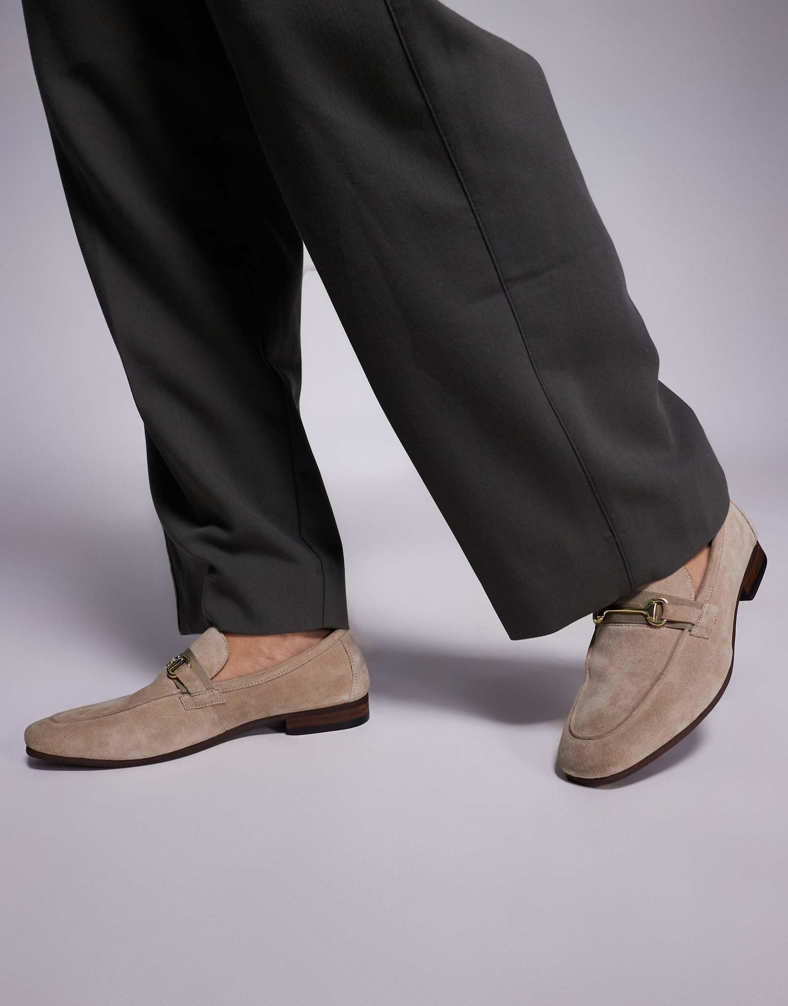 Walk London Capri trim loafers in stone suede 22890₽