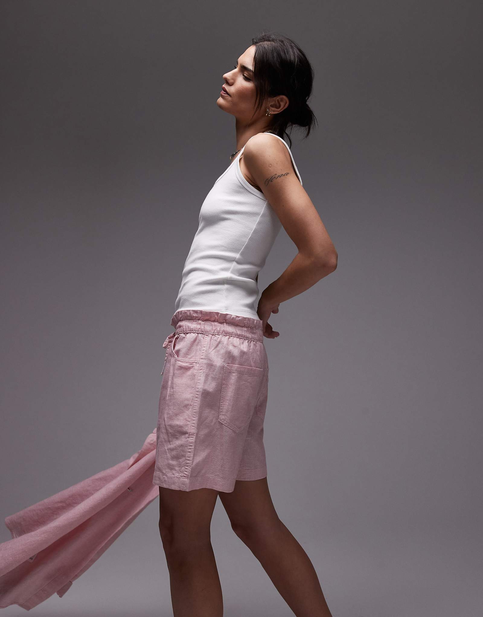 Tommy Jeans linen boxer shorts in pink and white stripe 11590₽