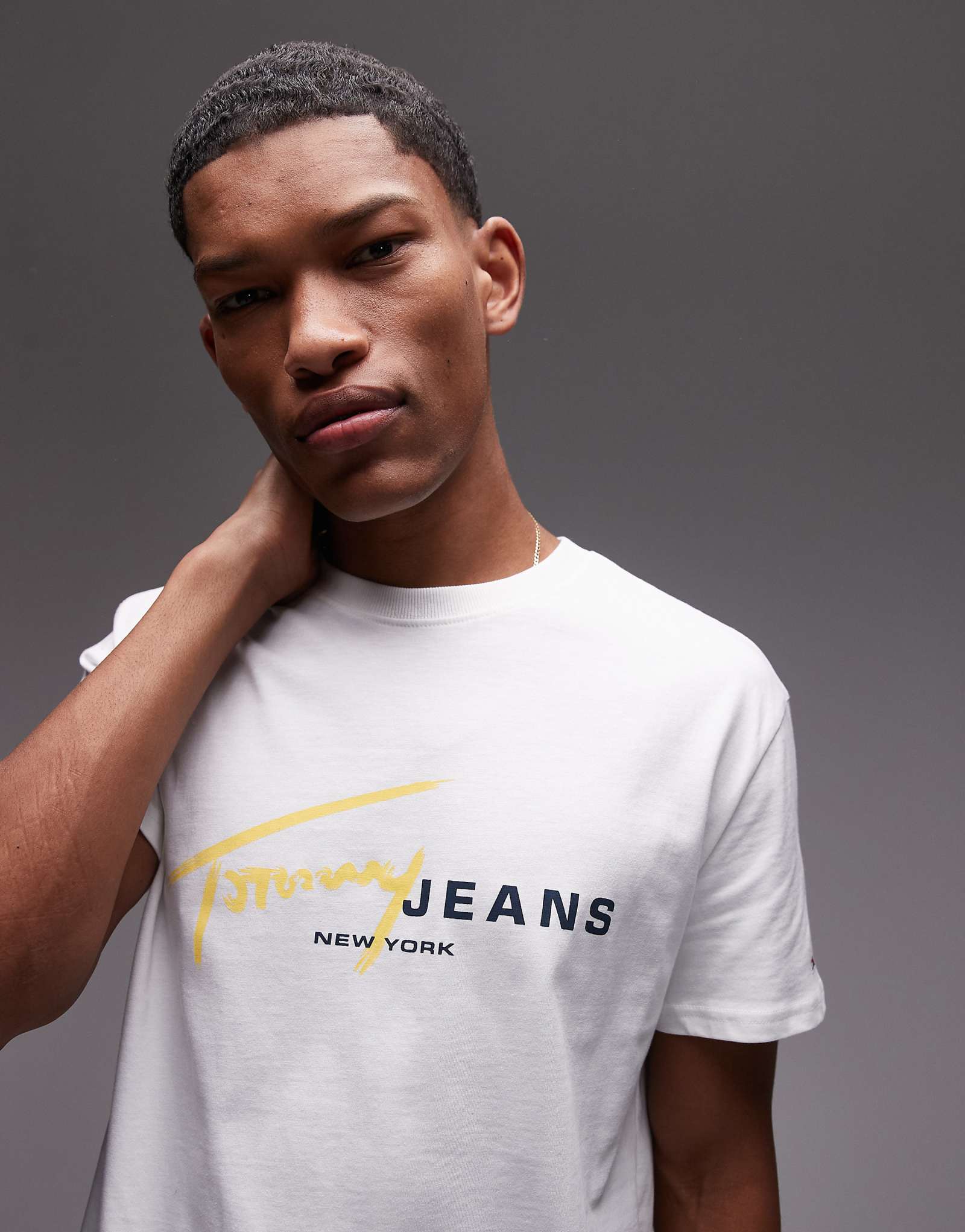 Tommy Jeans signature logo t-shirt in white and yellow 7190₽