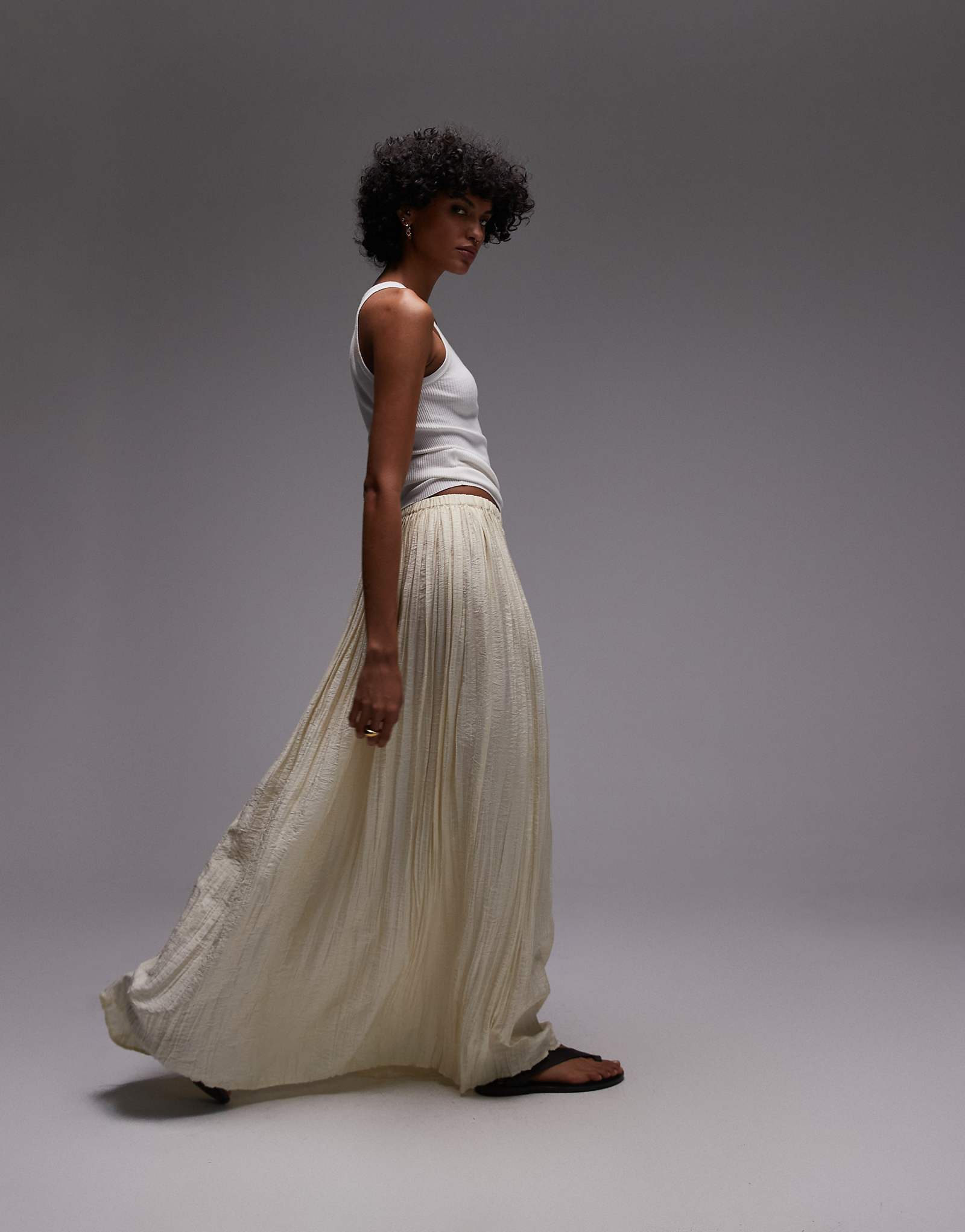 Topshop shirred waist crinkle full skirt in natural 13690₽