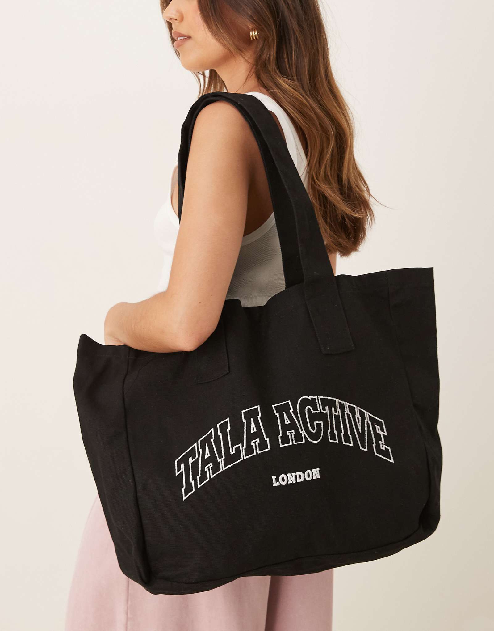 Tala tote bag in black
