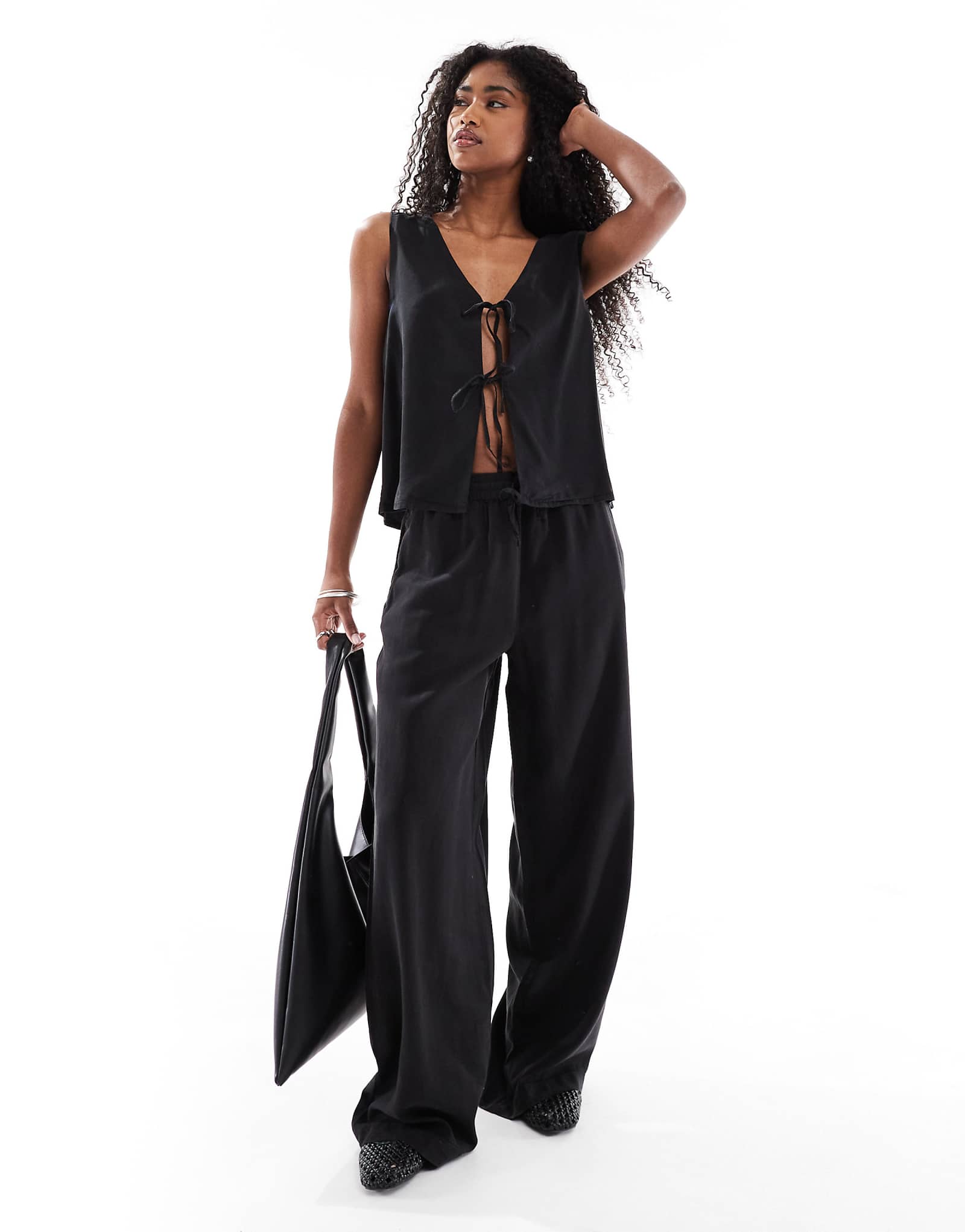 Vero Moda fluid wide leg pants in black - part of a set 10890₽