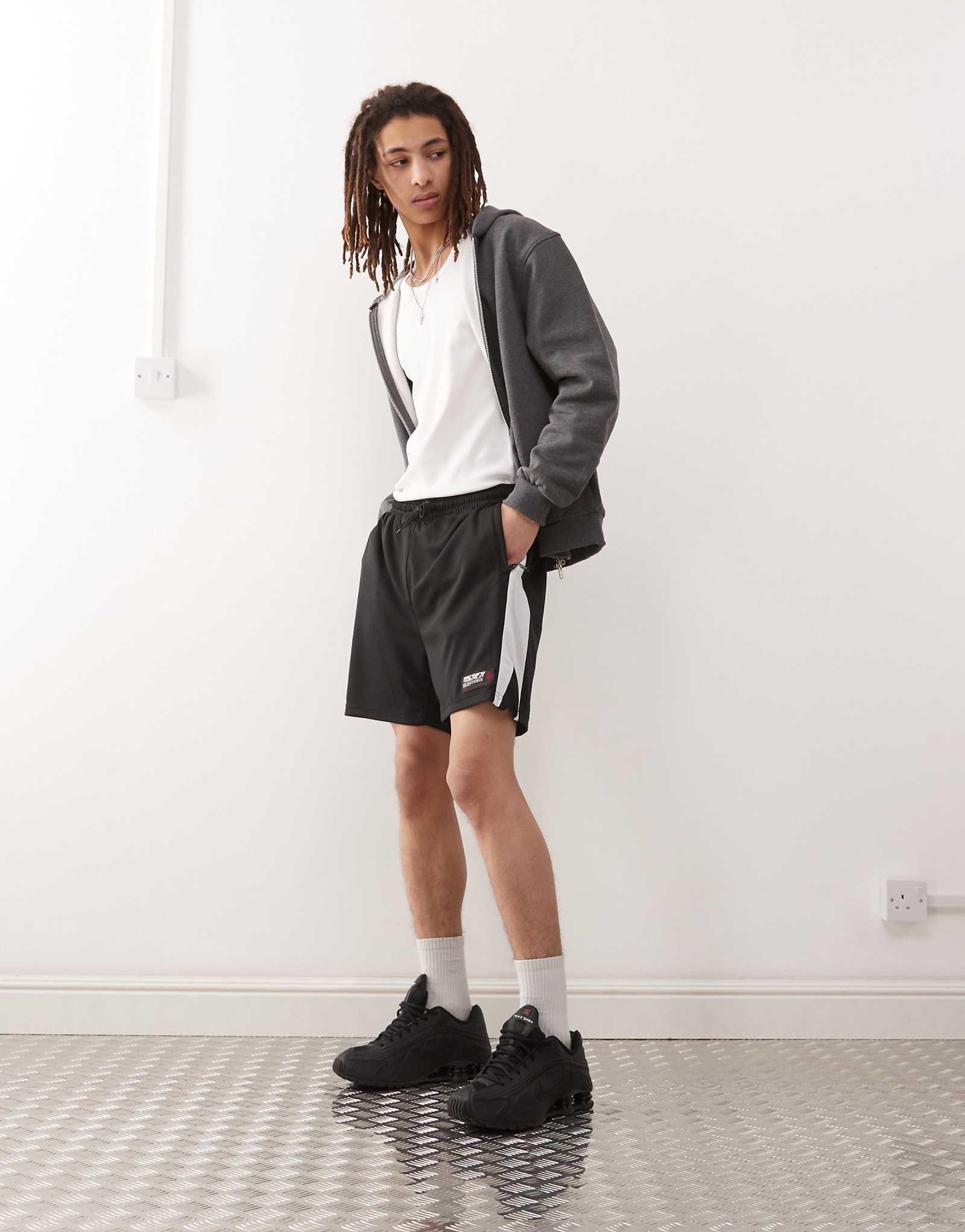 Vertere Berlin logo contrast panel detail sports shorts in black