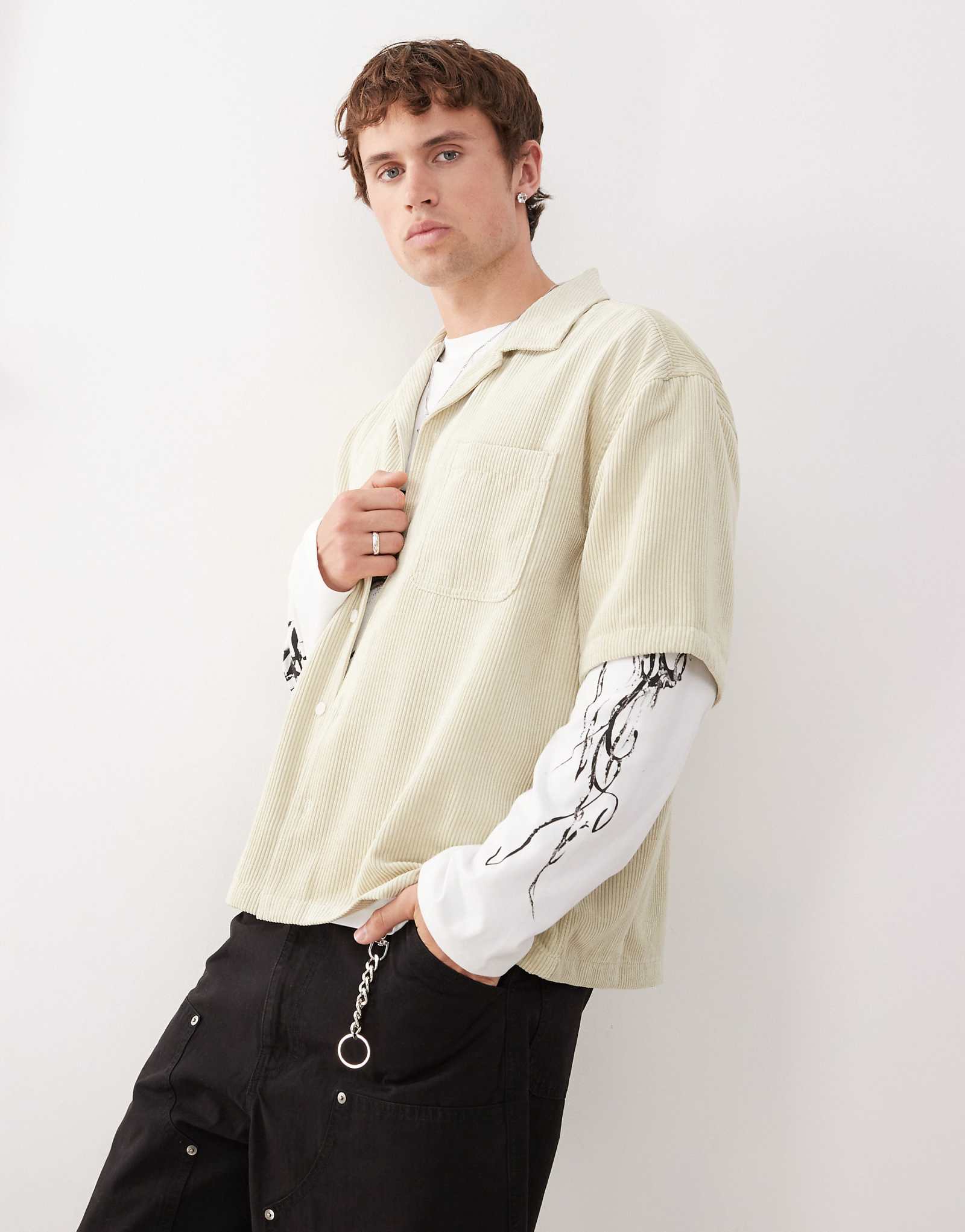 Weekday oversized cord camp collar shirt in beige 8690₽