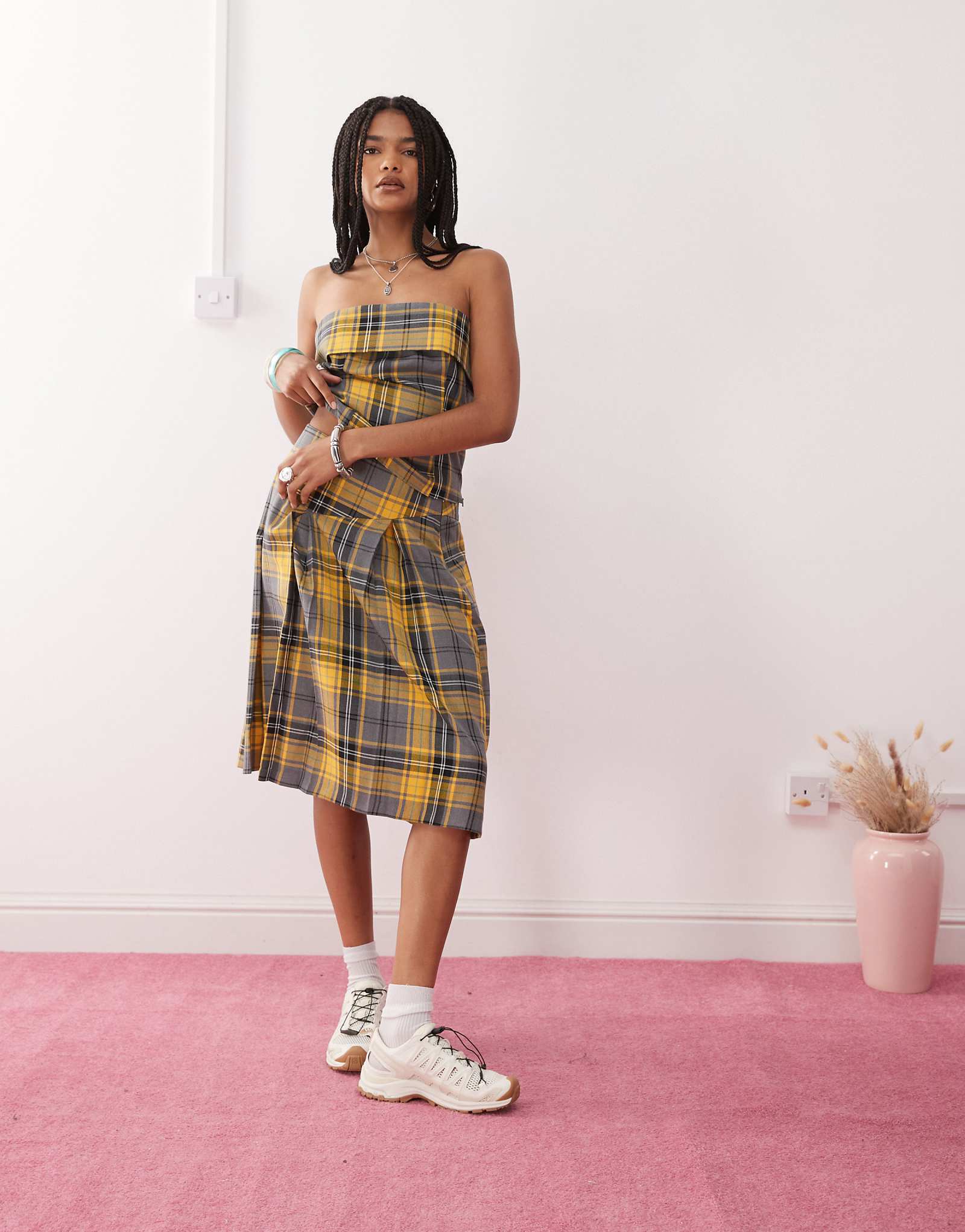 COLLUSION tailored kilt skirt in yellow plaid 4690₽