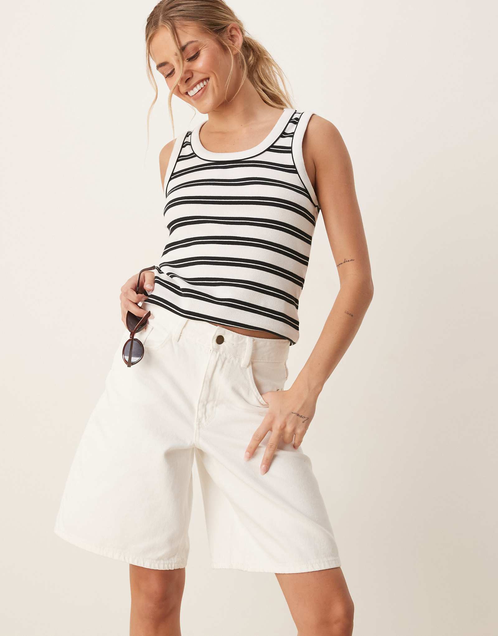 AWARE high waisted twill shorts in off white 13490₽