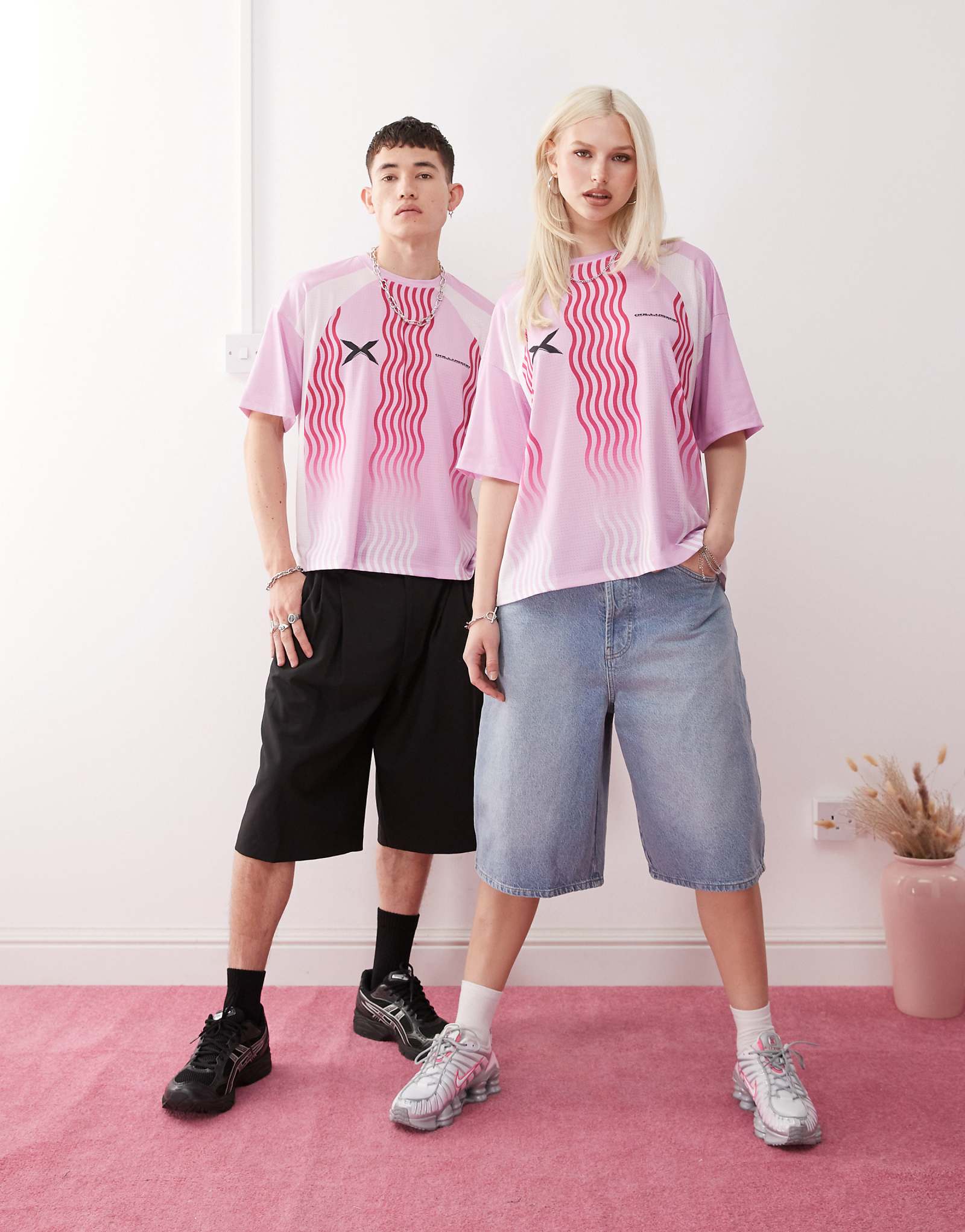 COLLUSION Unisex soccer top in pink 6990₽