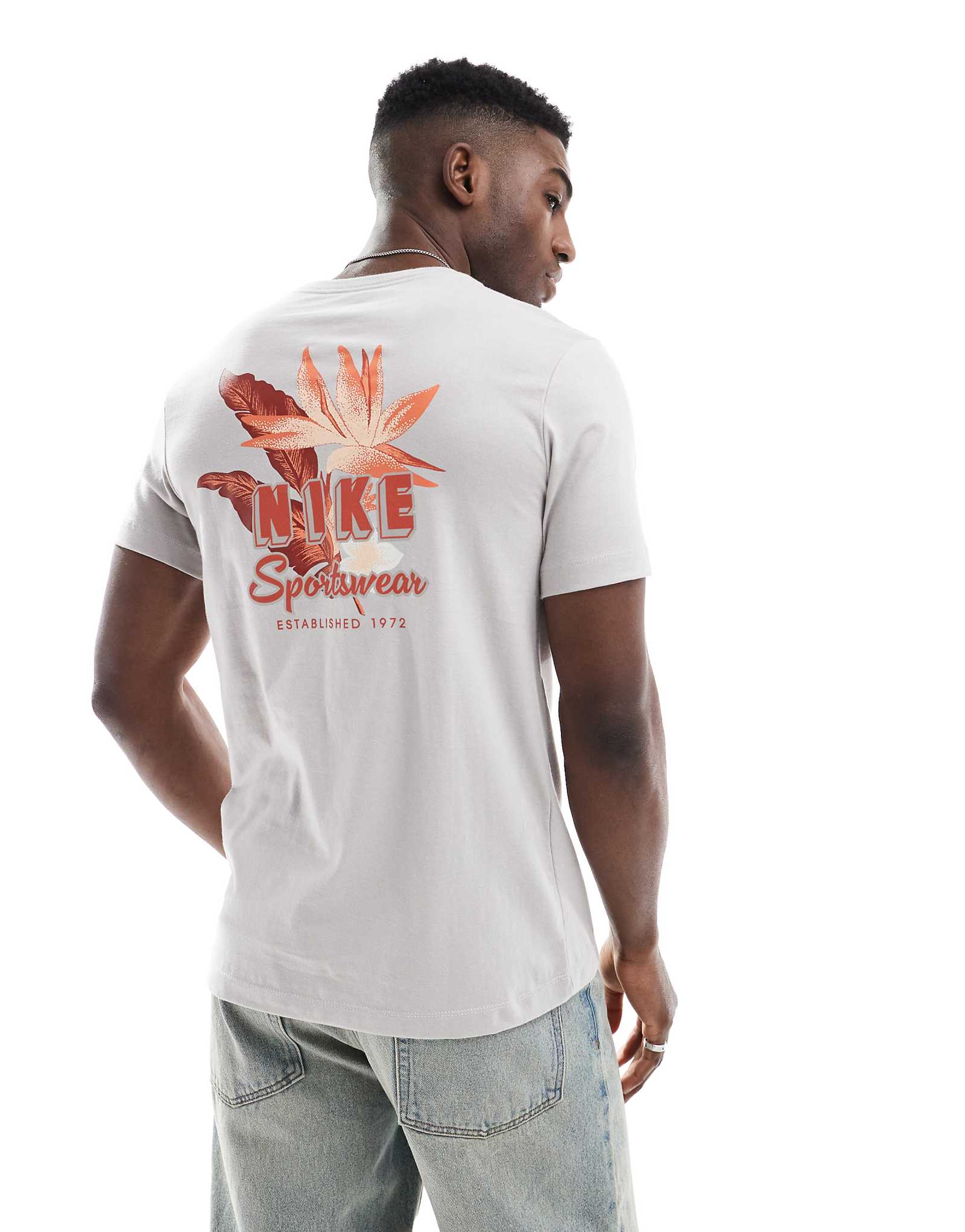 Футболка Nike с изображением райского цветка серого цвета 5690₽