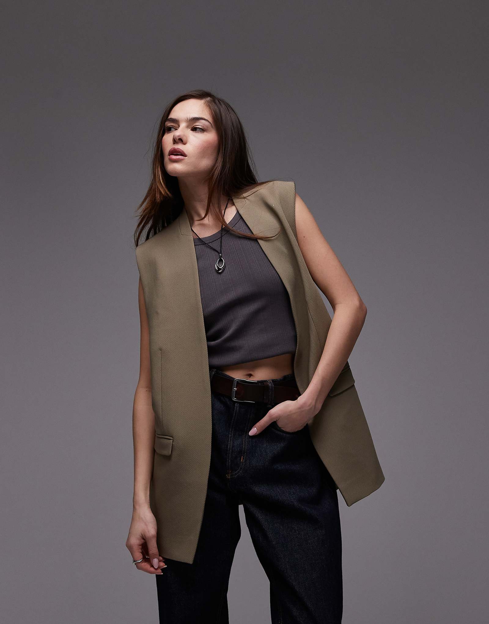 Блейзер-накидка без рукавов от Topshop в грибовидном цвете - часть комплекта 14290₽