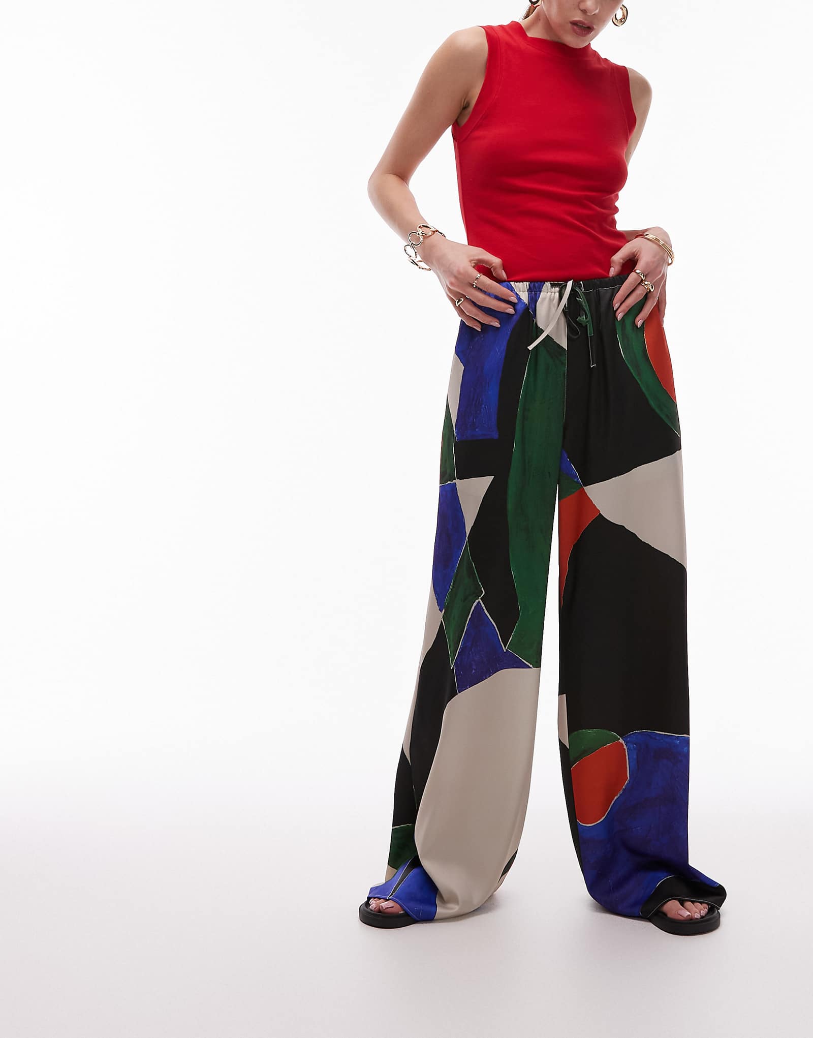 Широкие брюки с атласной завязкой на талии от Topshop с гео-принтом оранжевого и синего цветов