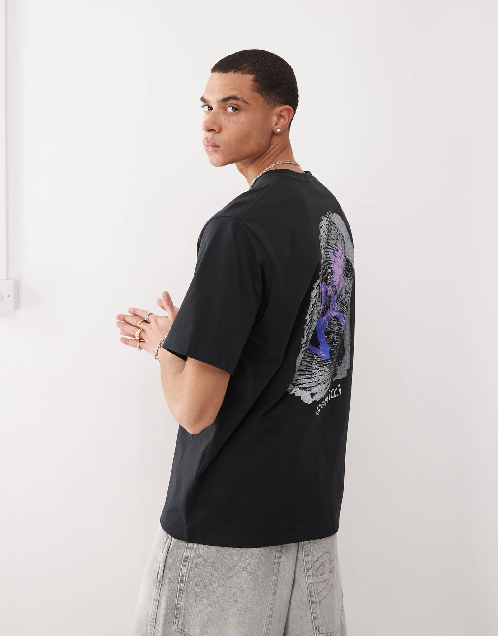 Черная футболка с принтом Gramicci thumbprint 17190₽