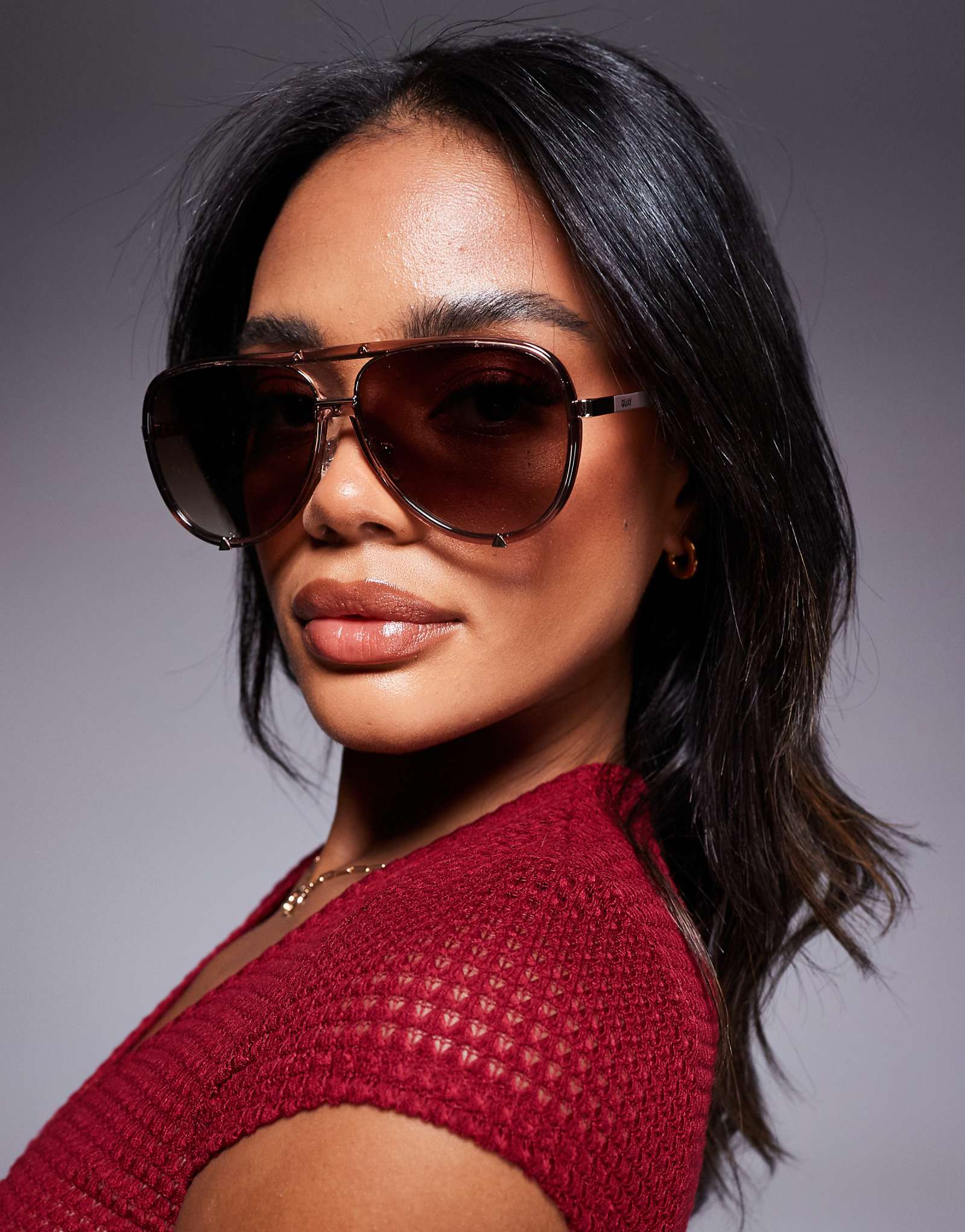 Высокий профиль набережной в прозрачно-розовом цвете с коричневыми линзами