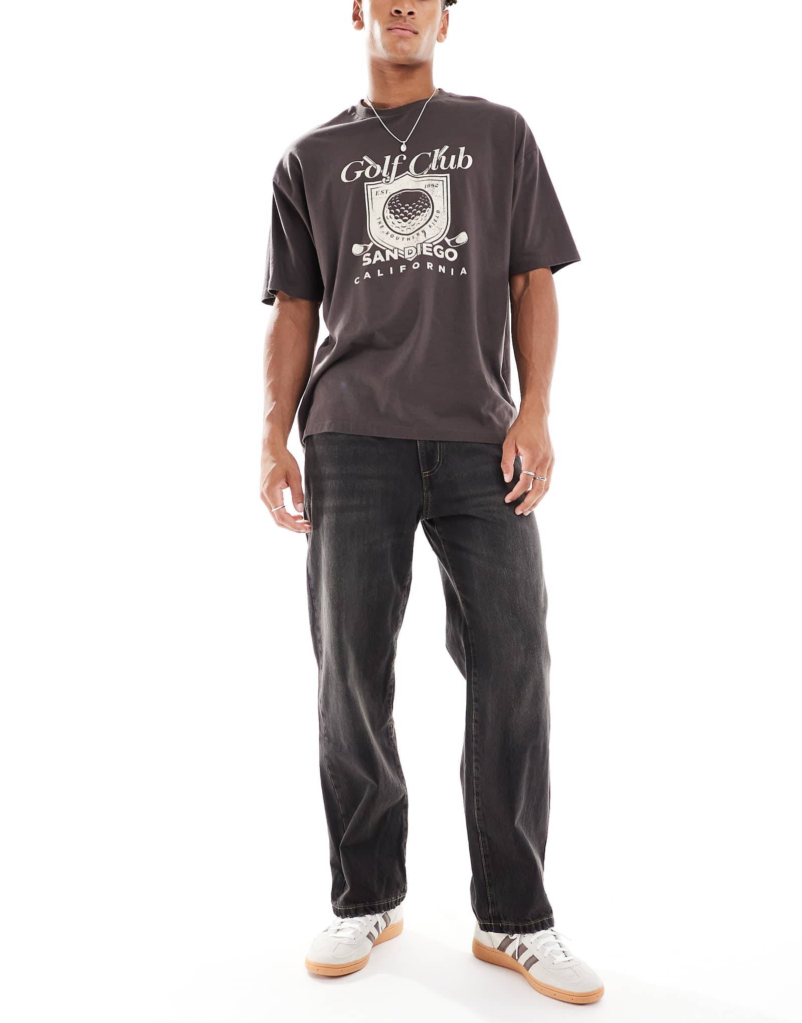 Свободные джинсы Pull-Bear черного цвета 7290₽