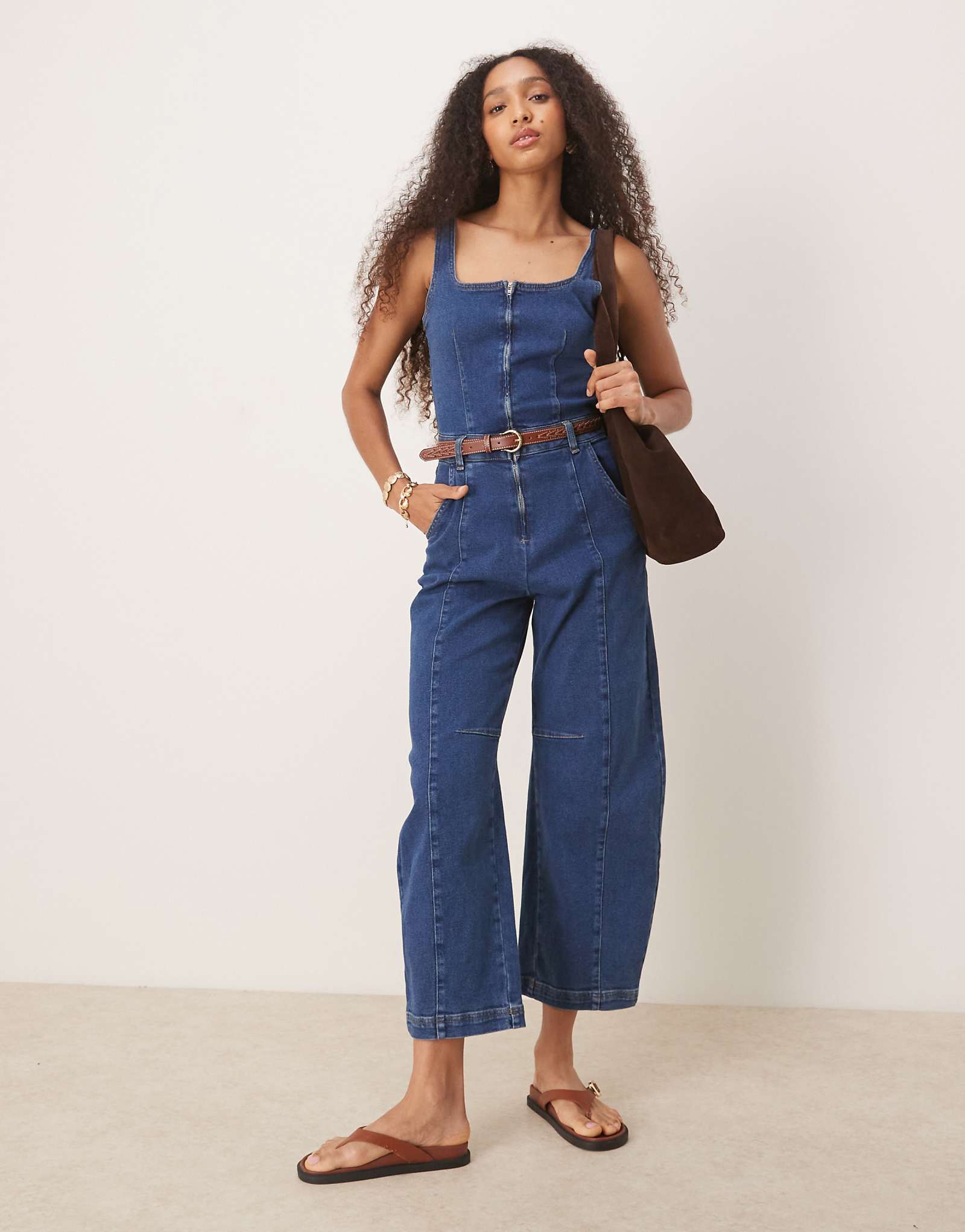 Джинсовый комбинезон ASOS DESIGN с квадратным вырезом и широкими штанинами цвета индиго 14390₽