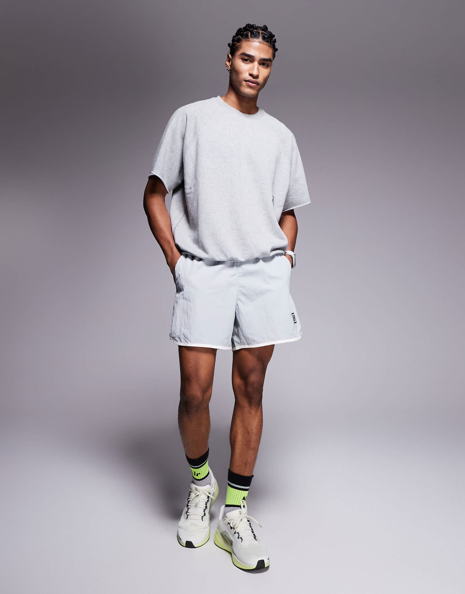 5-дюймовые шорты Nike Training Heritage серого цвета 10490₽