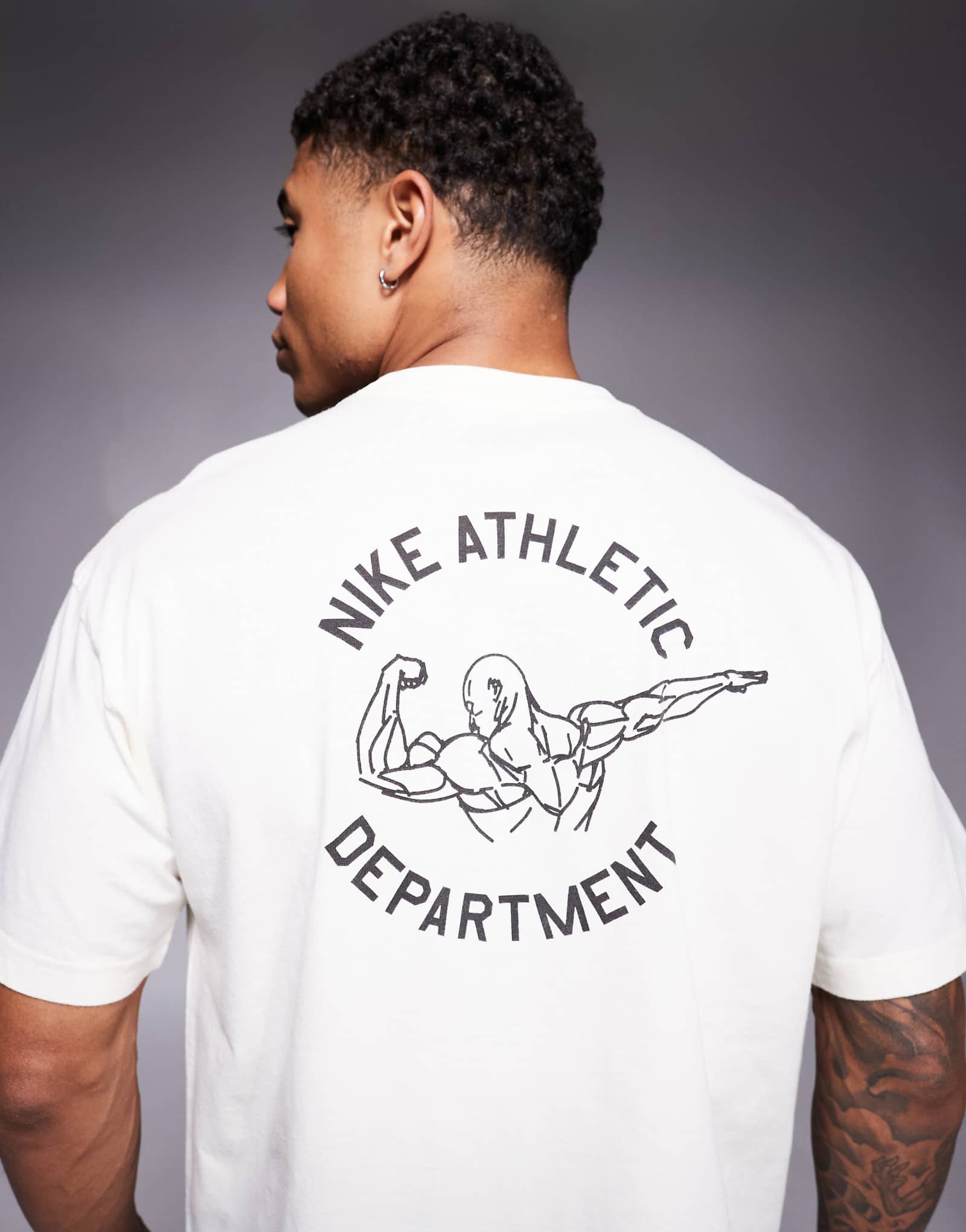 Футболка с принтом Nike Training Gym Culture backprint белоснежного цвета 9190₽