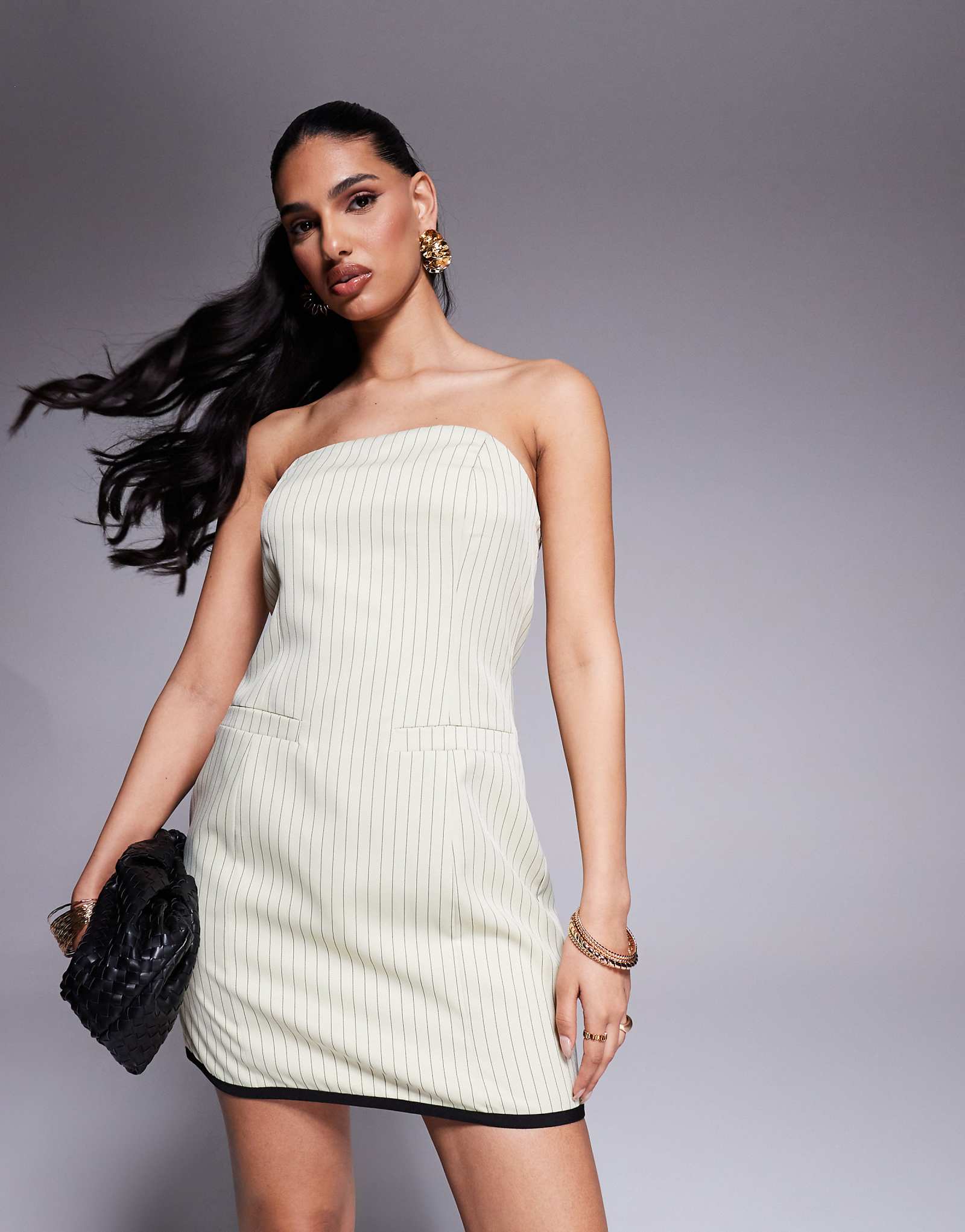 Мини-платье-бандо в тонкую полоску с контрастной отделкой Kaiia кремового цвета сшитое на заказ 3590₽