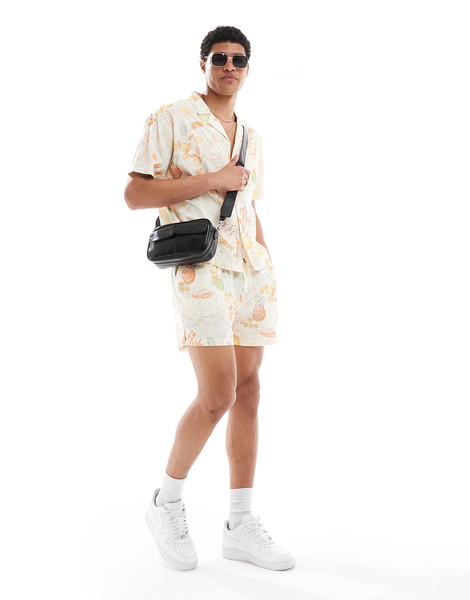 Непринужденные шорты с натуральным молодежным пляжным принтом в мульти-стиле 10690₽