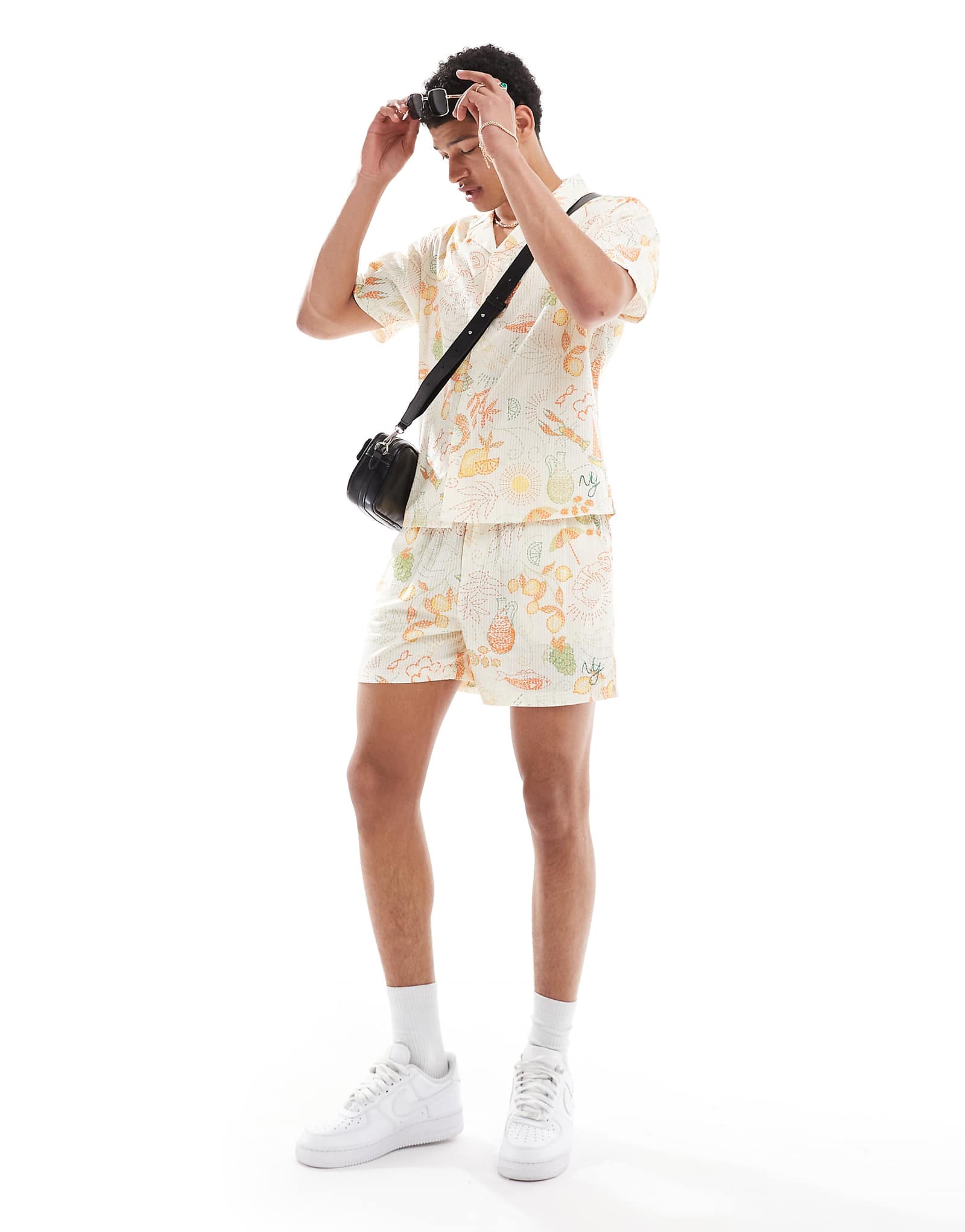 Непринужденная рубашка с натуральным молодежным пляжным принтом в стиле мульти 11990₽