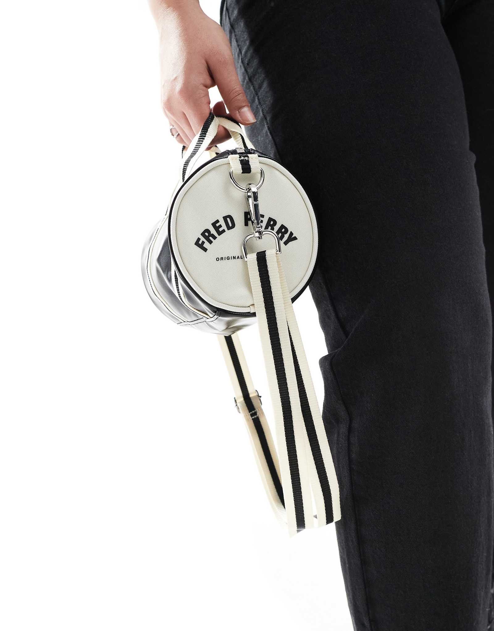 Боковая сумка-бочонок Fred Perry mini черного цвета 21690₽