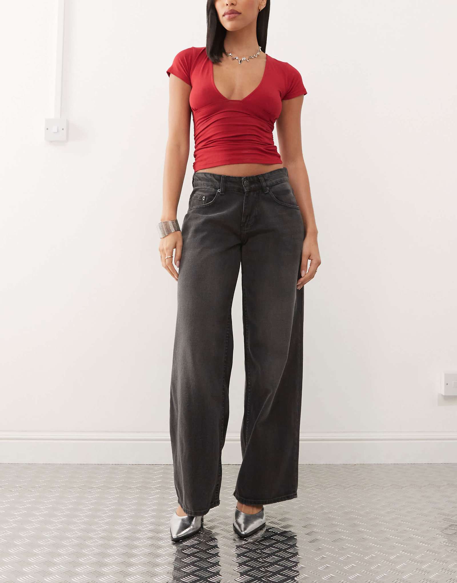 Просторные очень широкие джинсы с низкой посадкой в мотеле застиранные черно-серые 15290₽