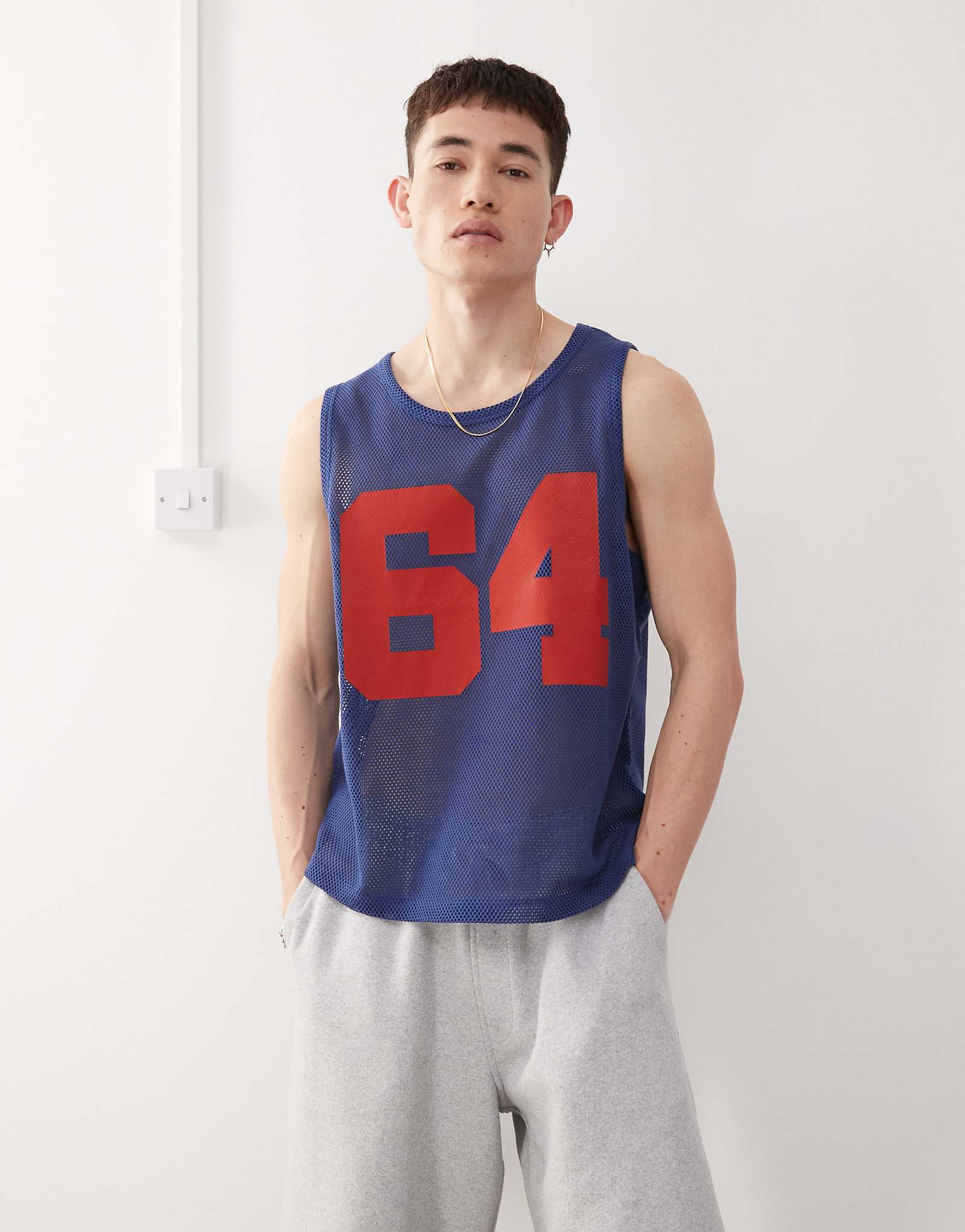 Вязаная крючком майка COLLUSION синего цвета с принтом университетского номера 7090₽