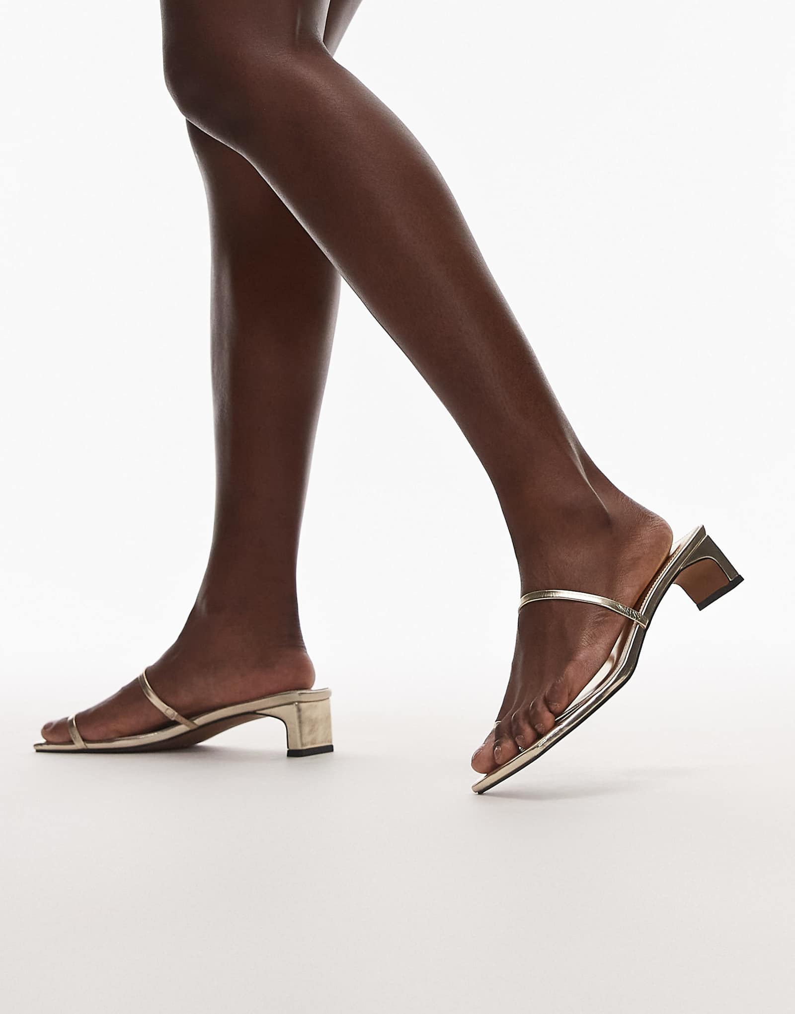 Золотистые босоножки на среднем каблуке Topshop Ivy