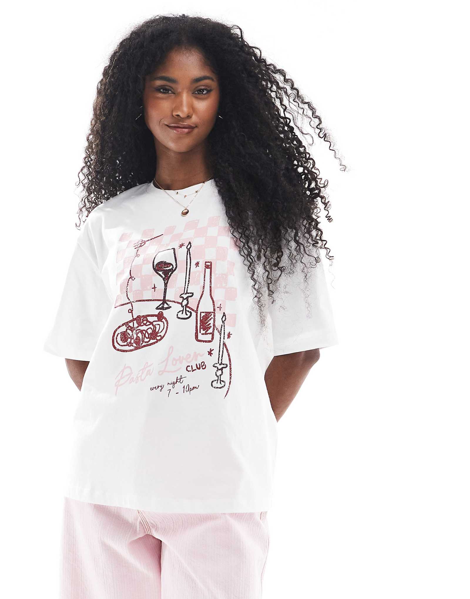 Поношенная хлопковая футболка оверсайз с рисунком пасты белого цвета 4390₽