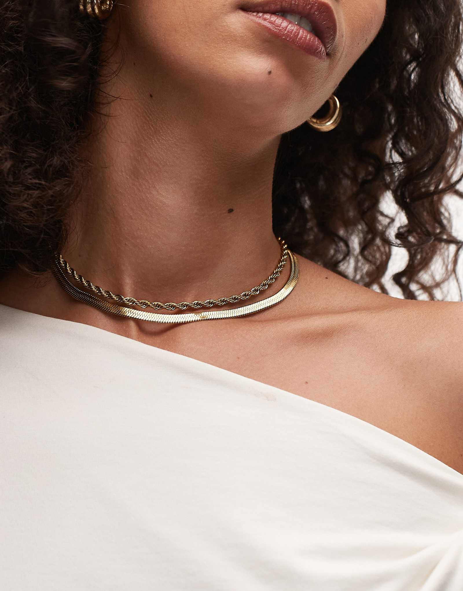 Topshop Sandro водонепроницаемое ожерелье из нержавеющей стали со змеиной цепочкой из 2 упаковок в золоте 3390₽