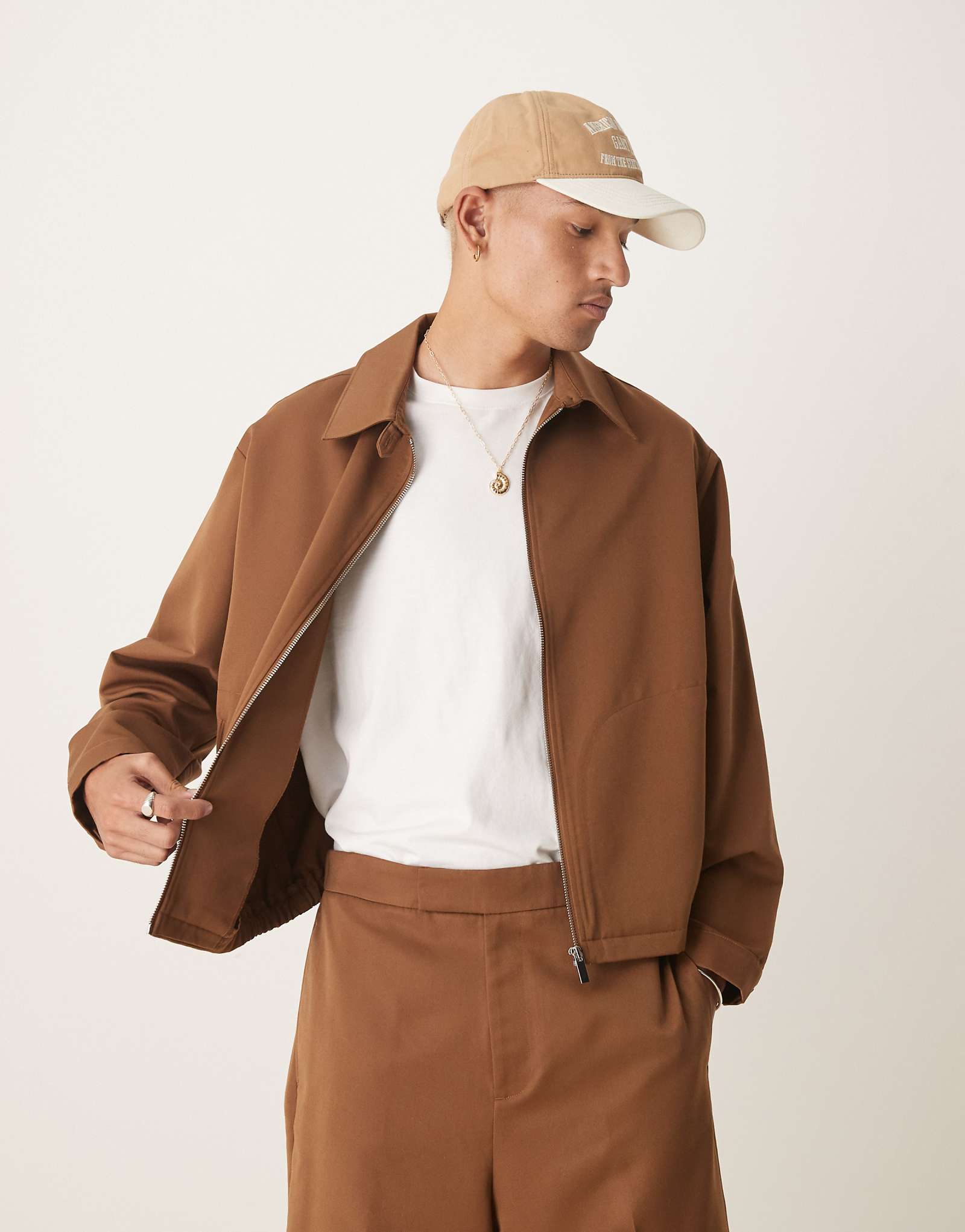 Элегантный жакет-блузон оверсайз от ASOS DESIGN коричневого цвета - часть комплекта 13290₽