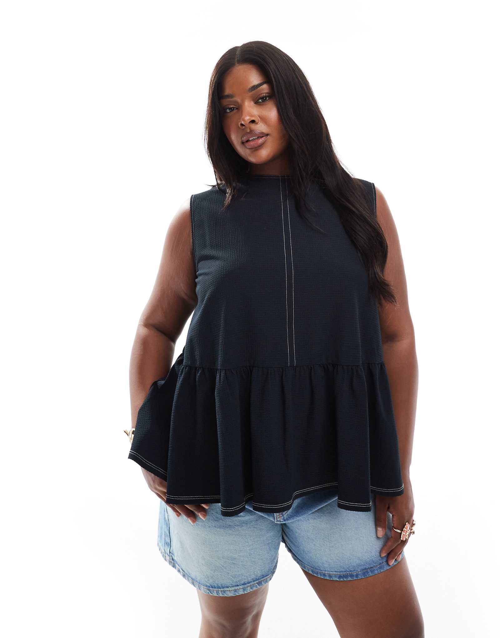 Черный топ с баской без рукавов и завязкой сзади от ASOS DESIGN Curve 7290₽