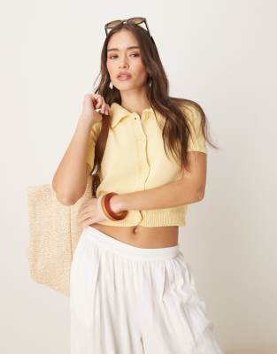 Дизайнерский кардиган ASOS с коротким рукавом и воротником-стойкой цвета пахты