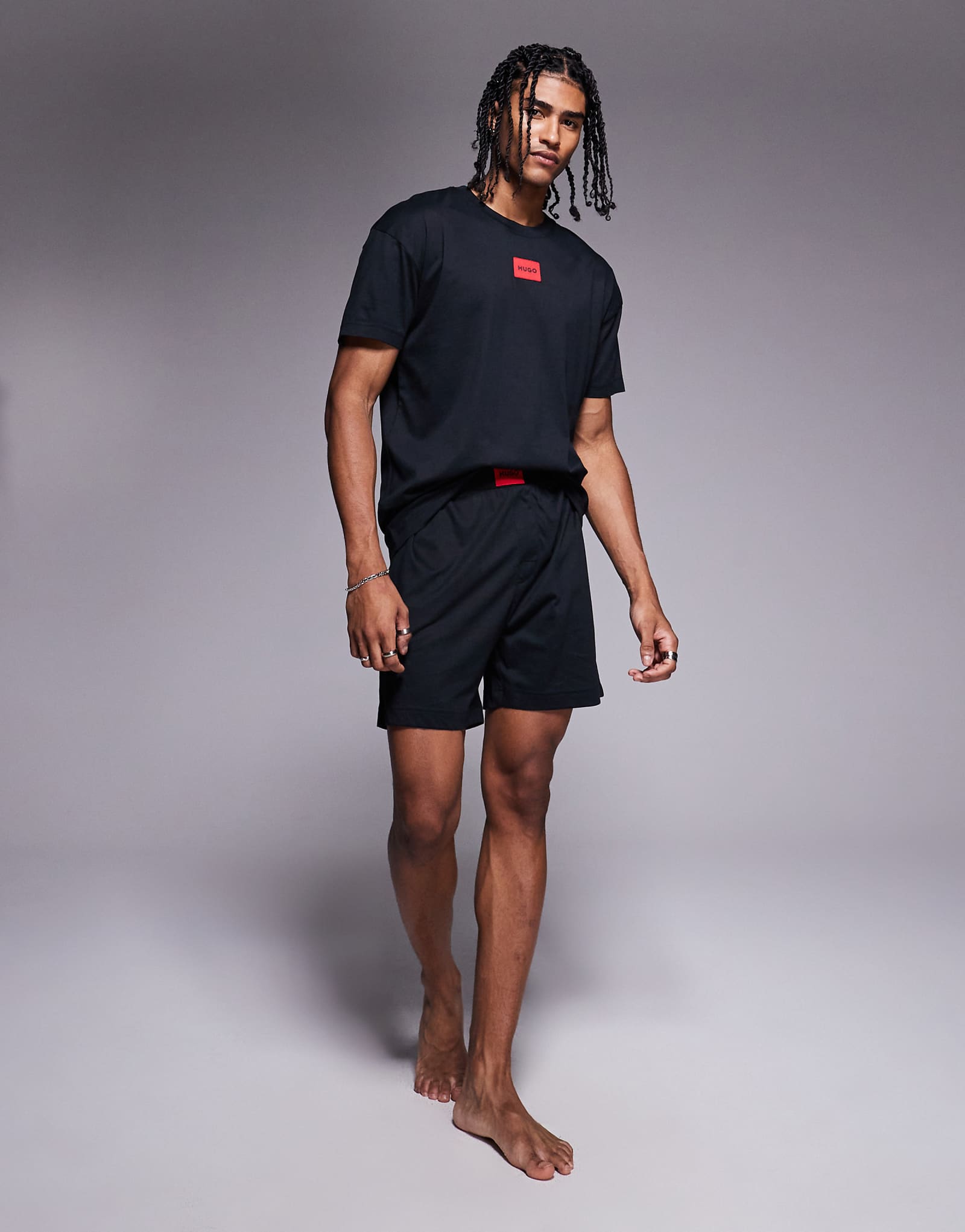 Футболка и шорты с логотипом HUGO RED lounge box черного цвета 11390₽