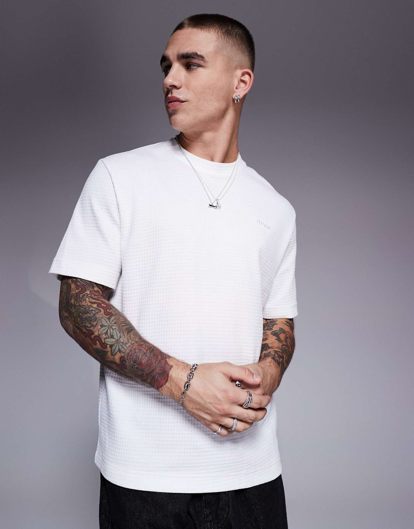 Футболка HUGO RED Austin с логотипом waffle lounge белоснежного цвета 7890₽