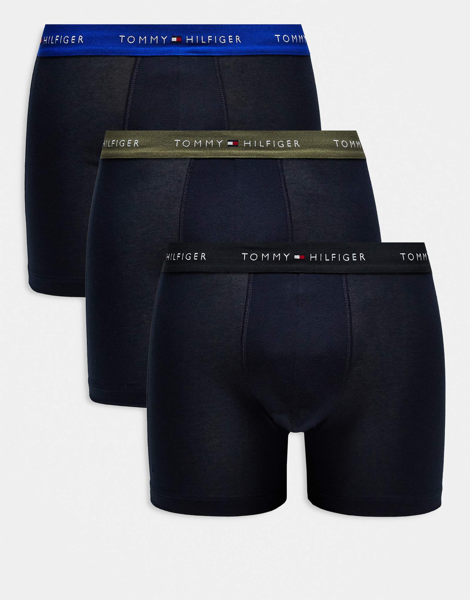 Фирменные хлопковые трусы-боксеры Tommy Hilfiger essentials из 3-х упаковок черного цвета с синимчернымзеленым поясом цвета хаки 10790₽
