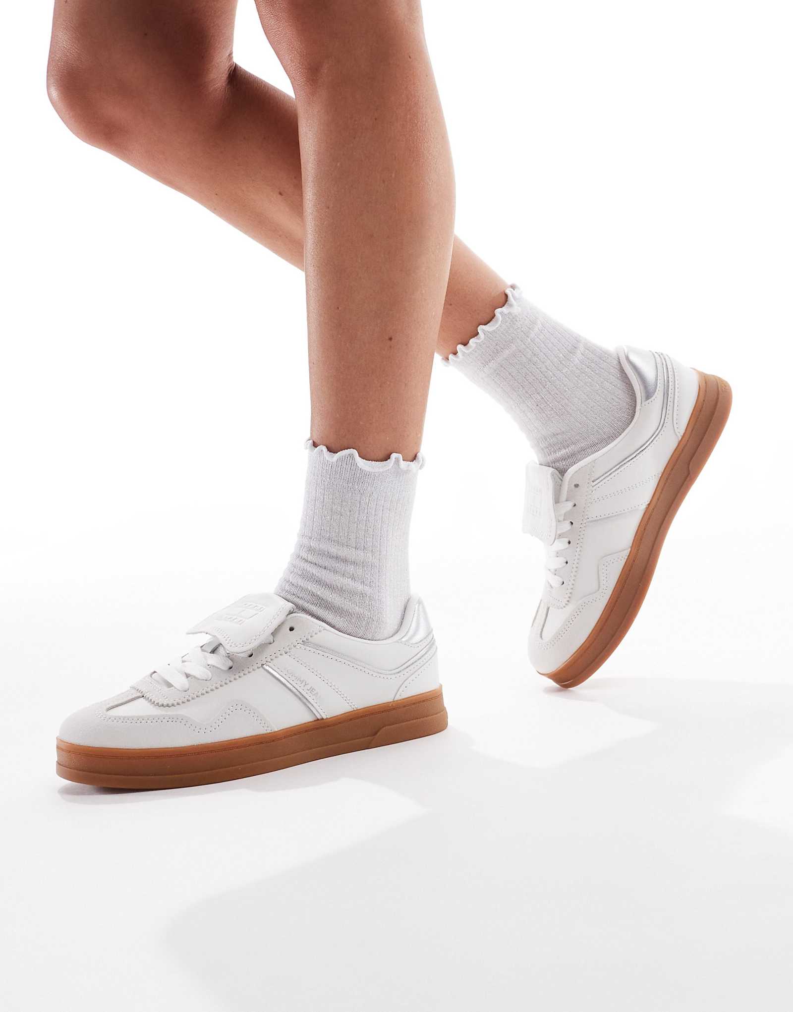 Кроссовки Tommy Jeans Greenwich на резиновой подошве белого и серебристого цветов 16290₽