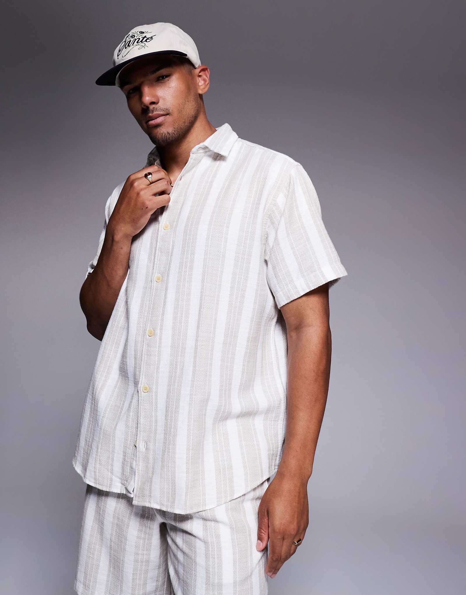 Текстурированная рубашка ADPT oversize в кремовую полоску 7390₽