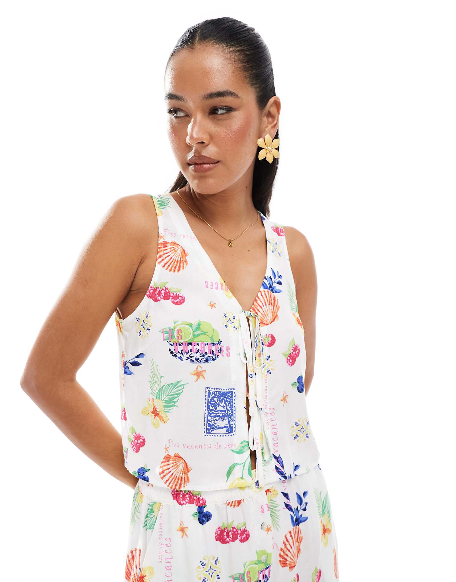 ТОЛЬКО завязывающийся спереди топ с принтом в виде открытки - часть комплекта 6690₽