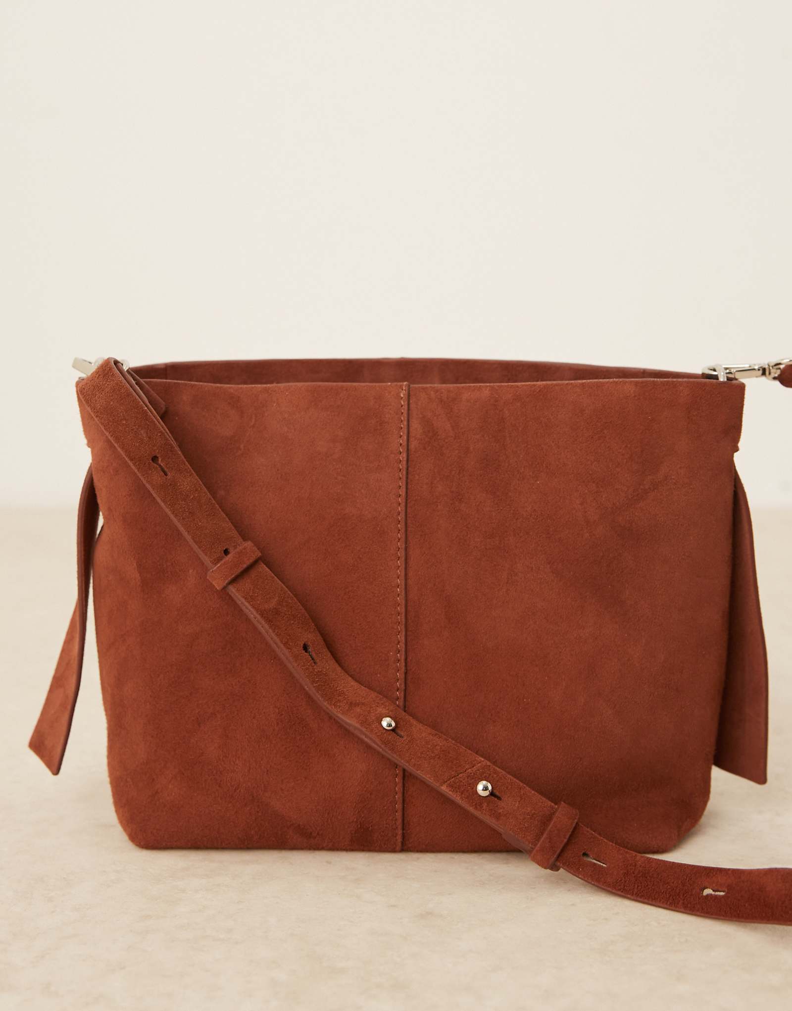 Коричневая замшевая сумка через плечо Becksondergaard fraya с ремешком через плечо