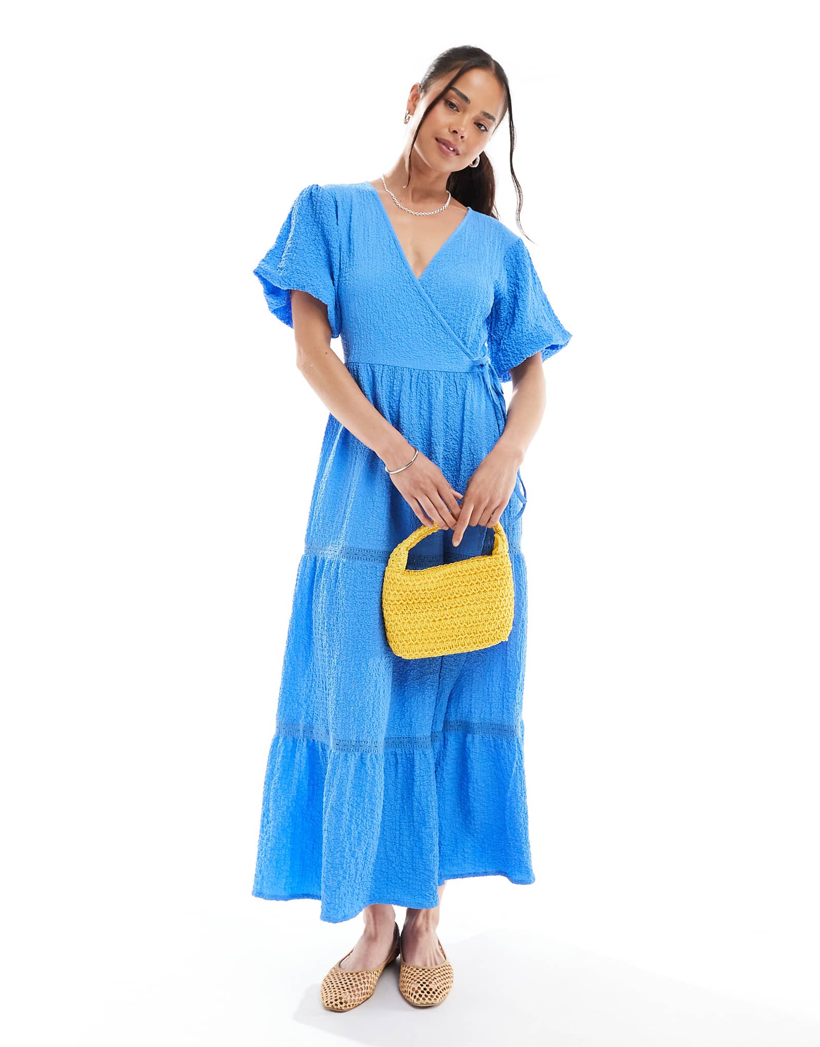 Женское текстурированное платье миди с запахом и пышными рукавами для девочек в среду синего цвета