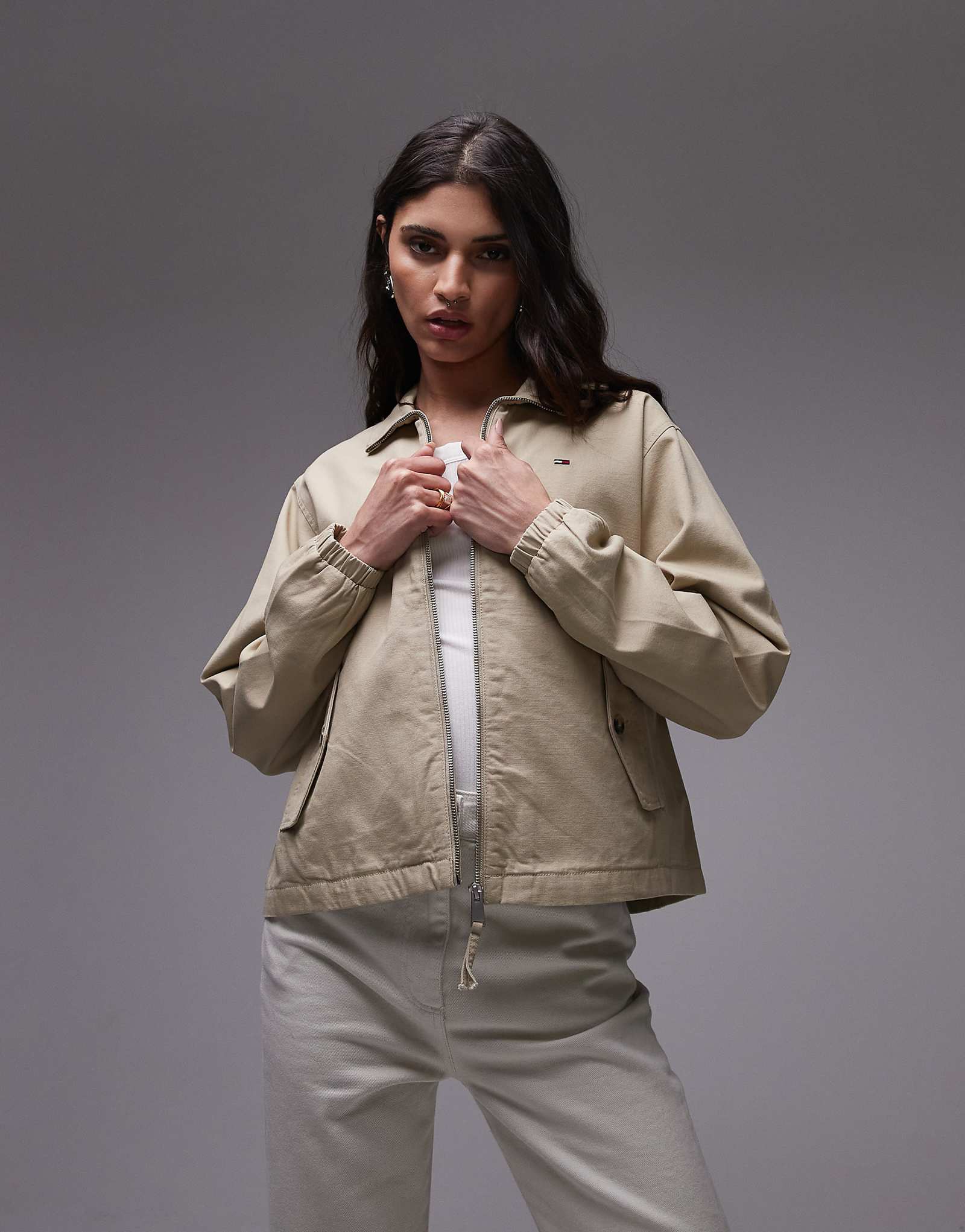 Куртка с обычным воротником Tommy Jeans песочного цвета 21190₽