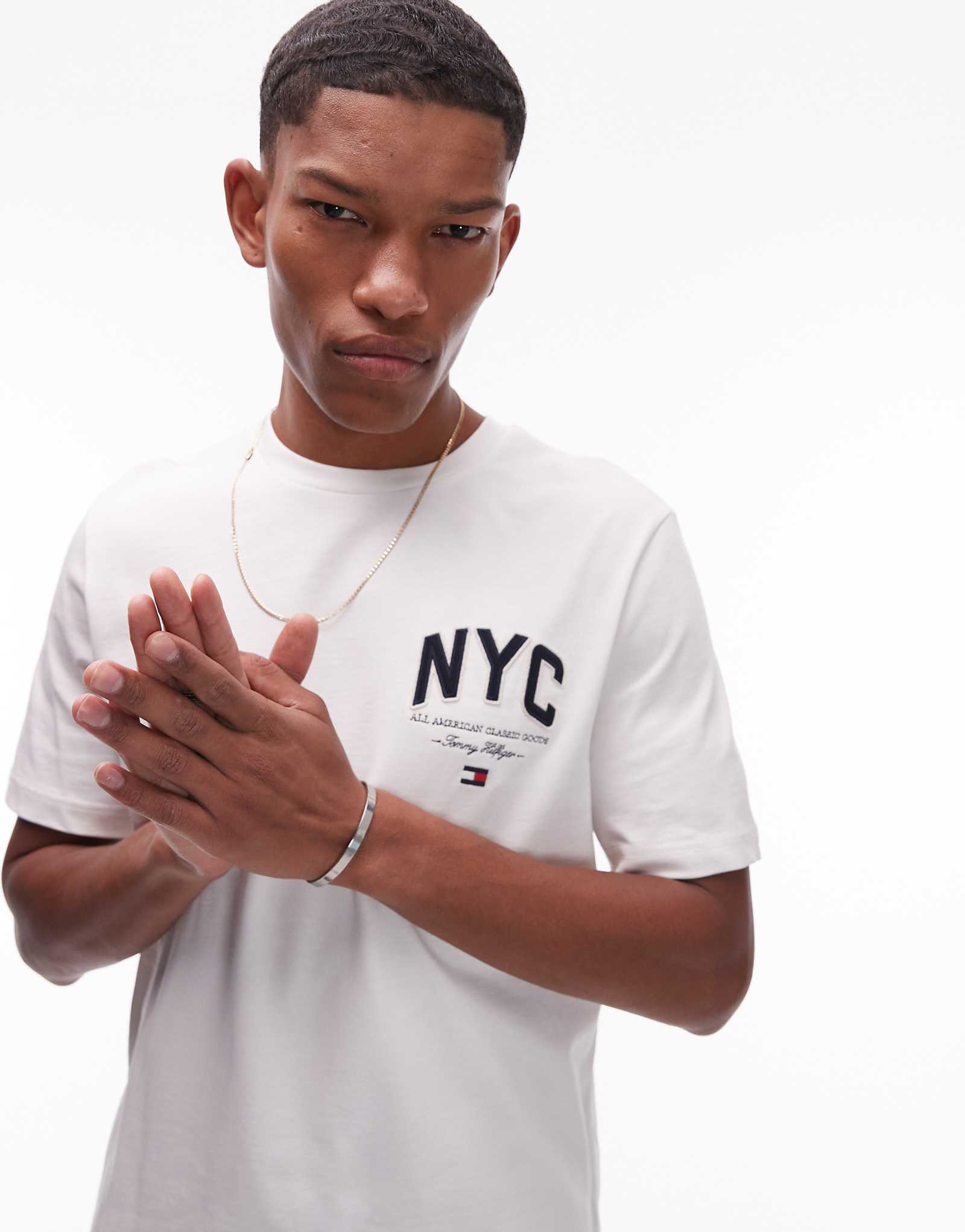 Футболка Tommy Hilfiger NYC script темно-белого цвета 19590₽