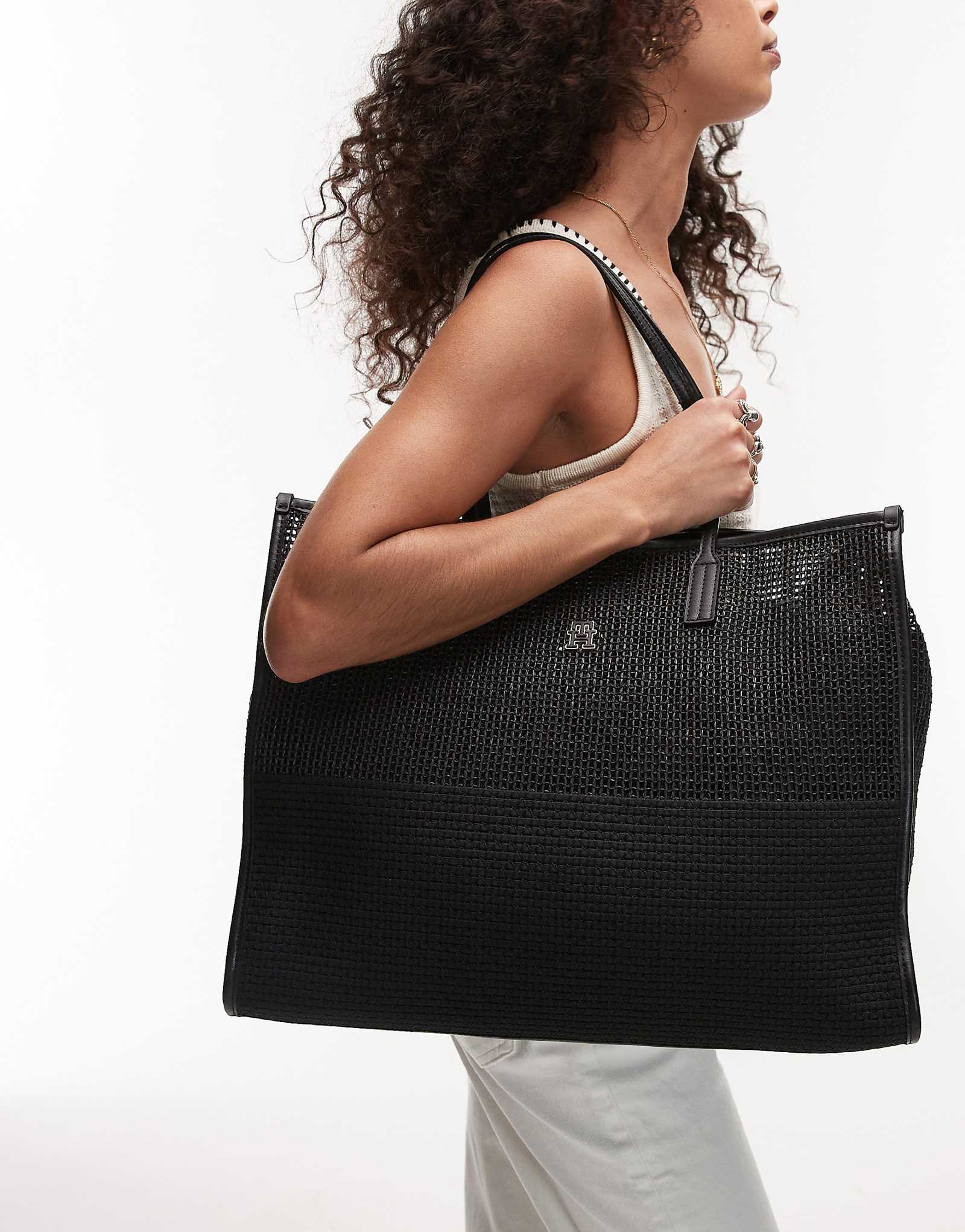 Большая сумка-тоут из плетеной соломы Tommy Hilfiger черного цвета 35790₽