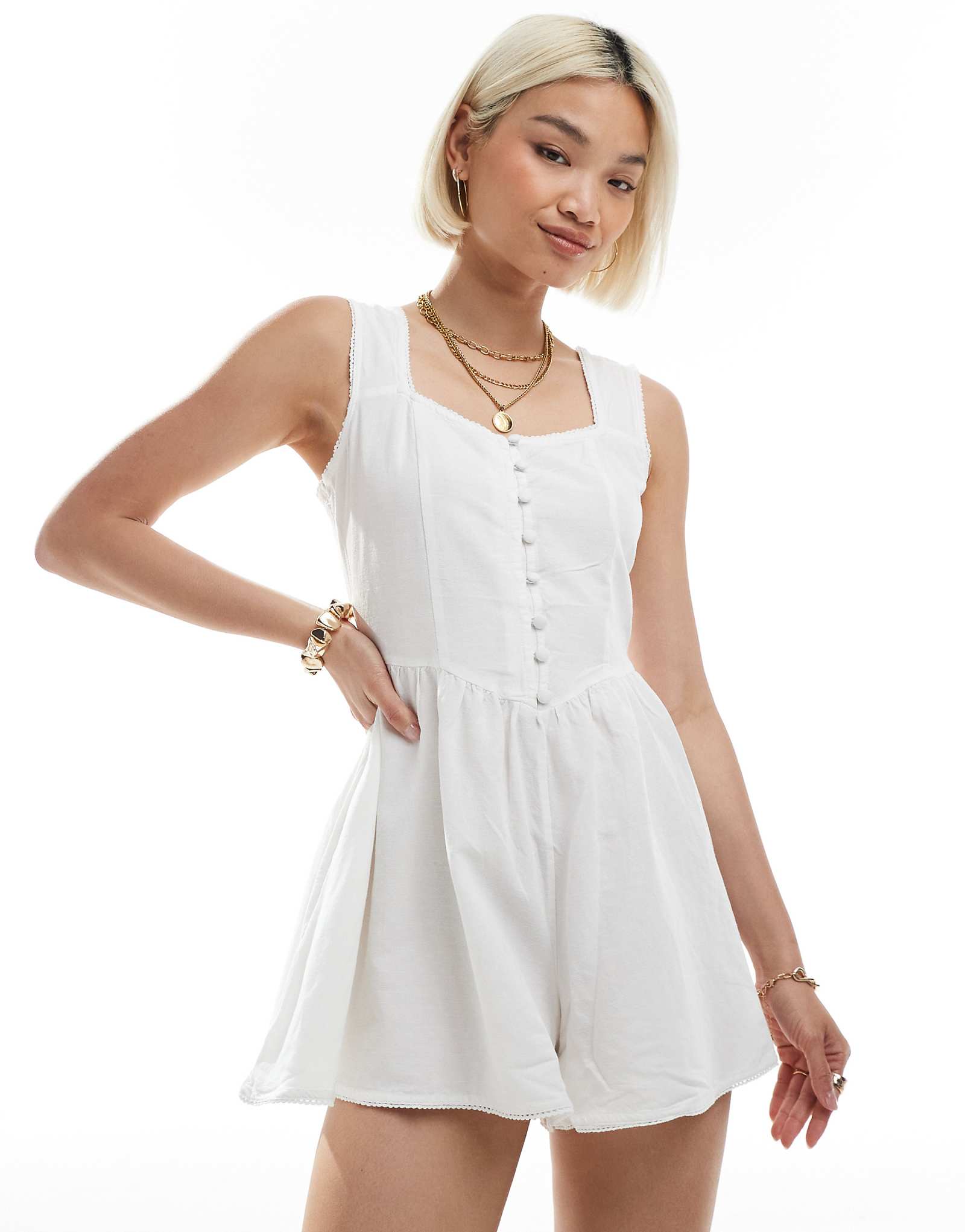 Комбинезон без рукавов Brave Soul белого цвета с отделкой на пуговицах 8190₽